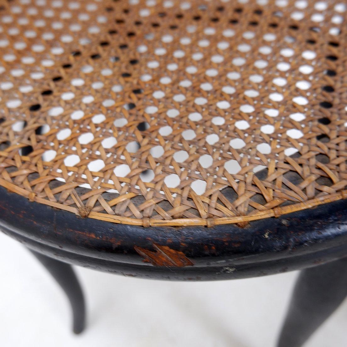 Thonet schwarzer Bugholzhocker - 20. im Angebot 5