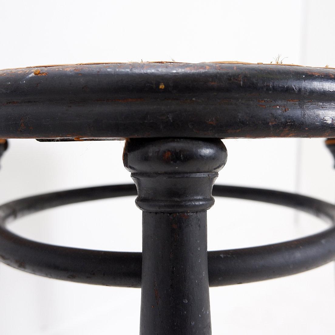 Thonet schwarzer Bugholzhocker - 20. im Angebot 1