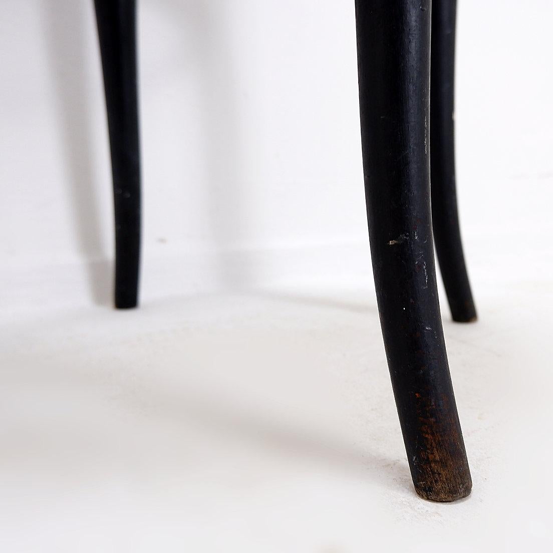 Thonet schwarzer Bugholzhocker - 20. im Angebot 2