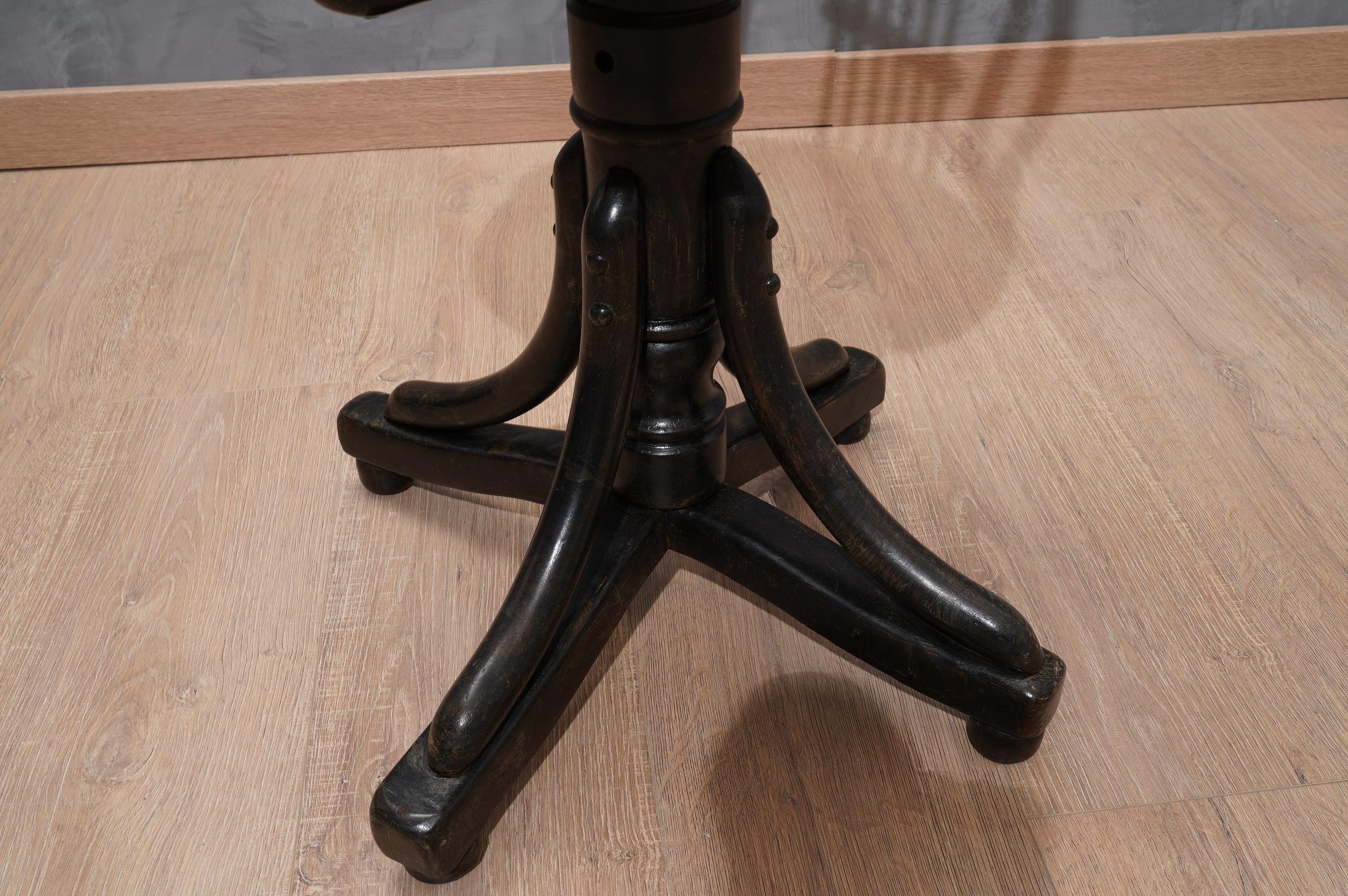 Thonet Black Swivel Austrian Art Nouveau Chair, 1890 For Sale 5