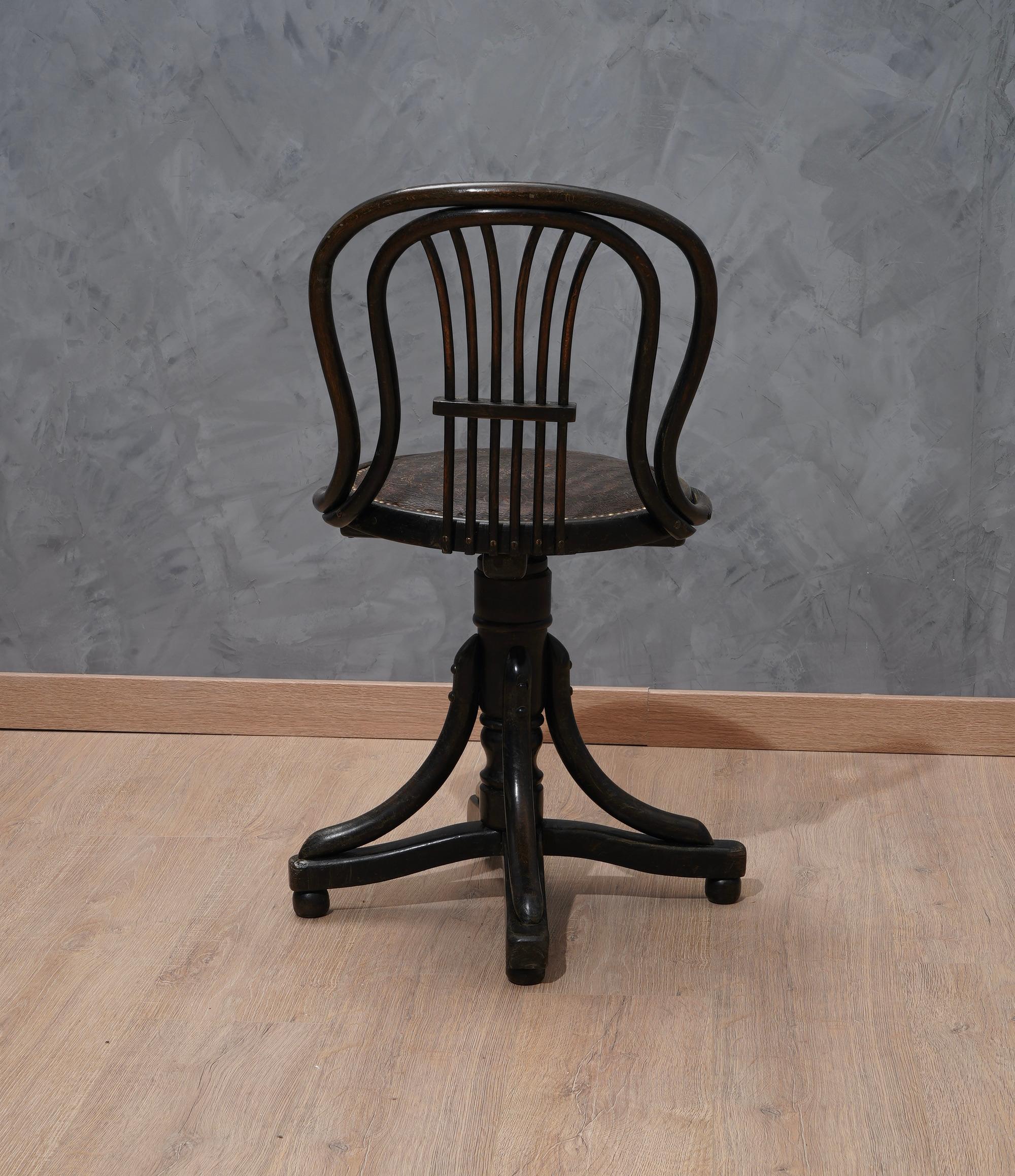 Art nouveau Chaise pivotante autrichienne Art Nouveau noire Thonet, 1890 en vente