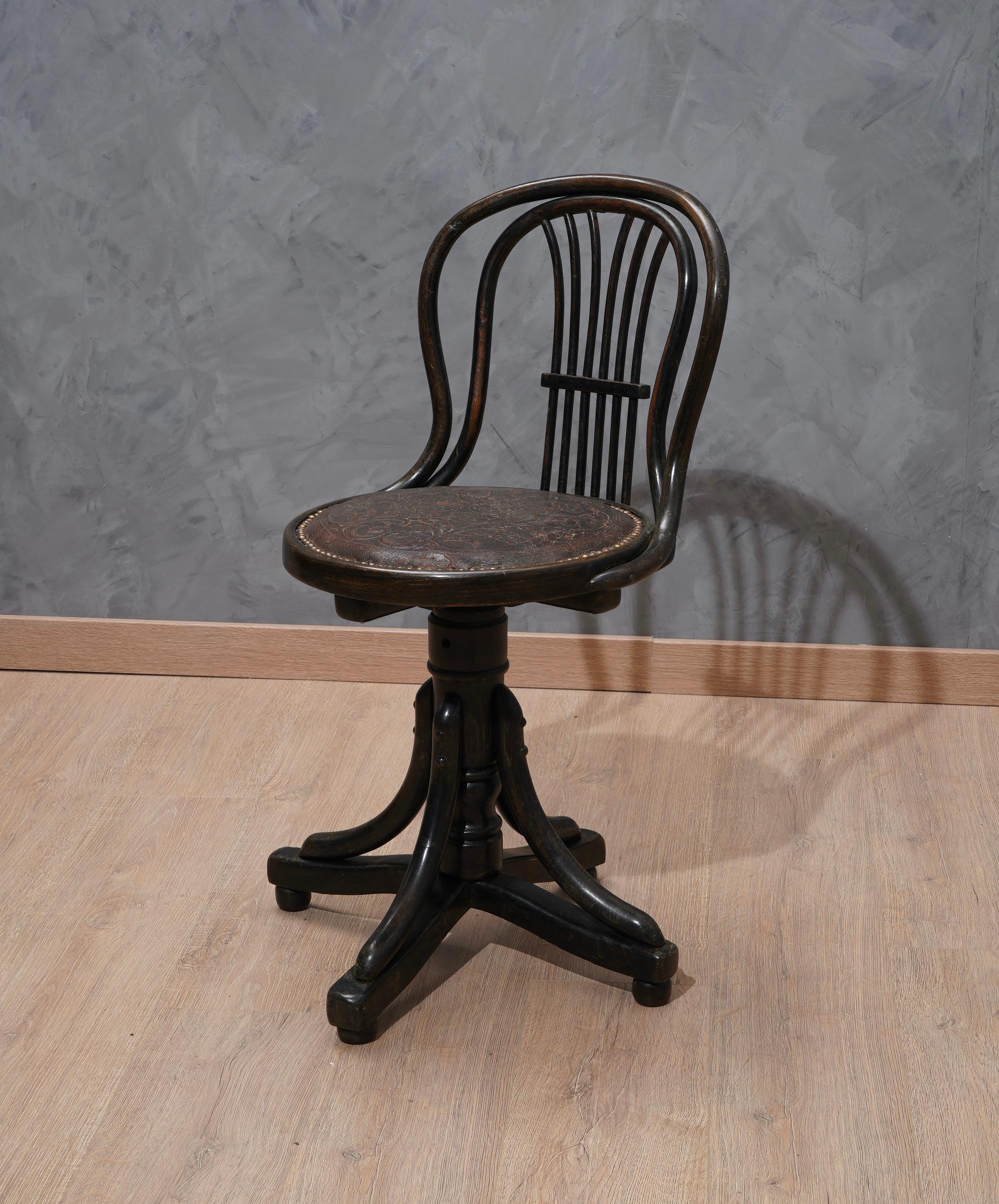 Thonet Black Swivel Austrian Art Nouveau Chair, 1890 For Sale 2
