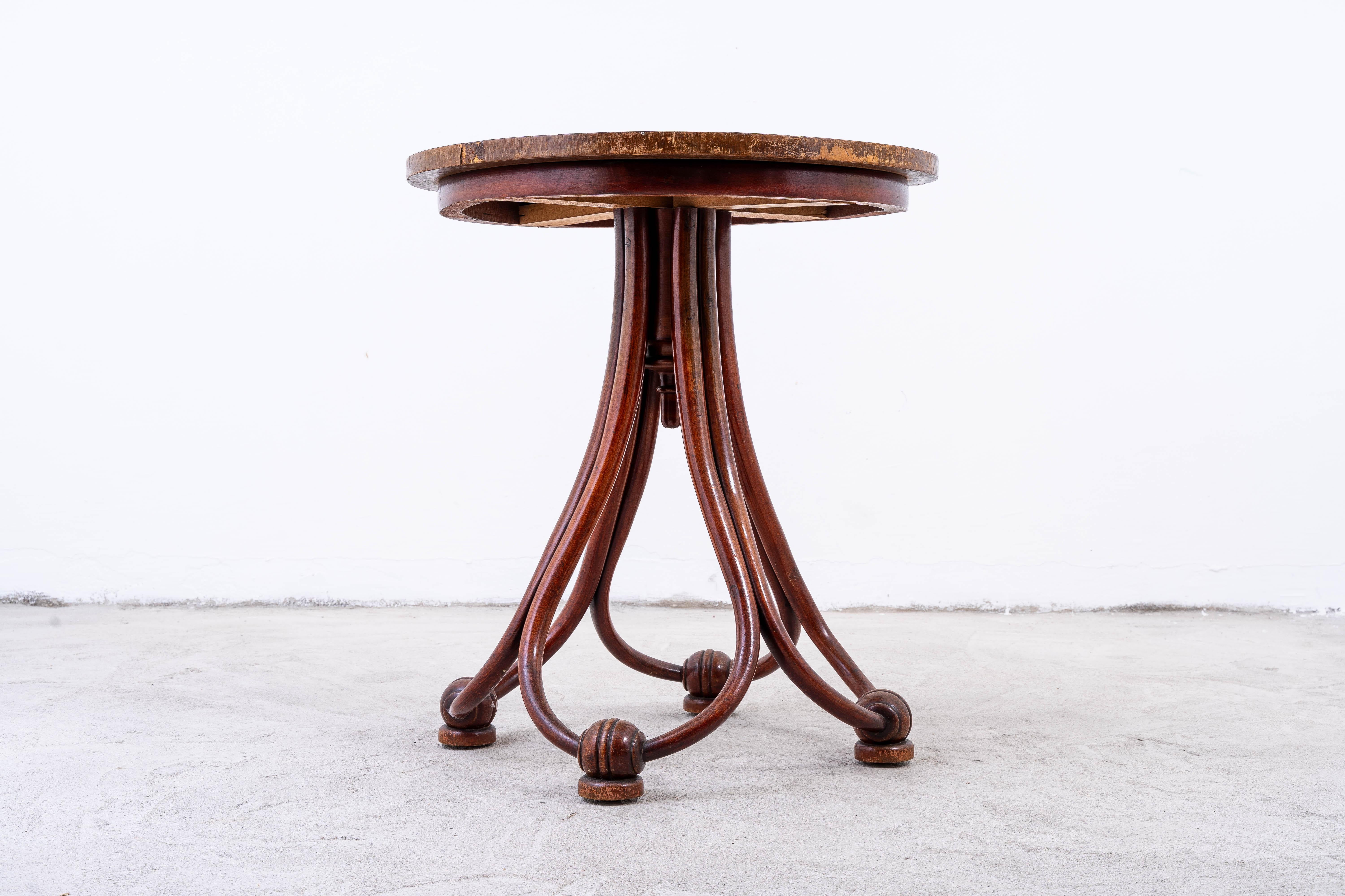 Thonet – von Michael Thonet – Beistelltisch – Buche (Art nouveau) im Angebot