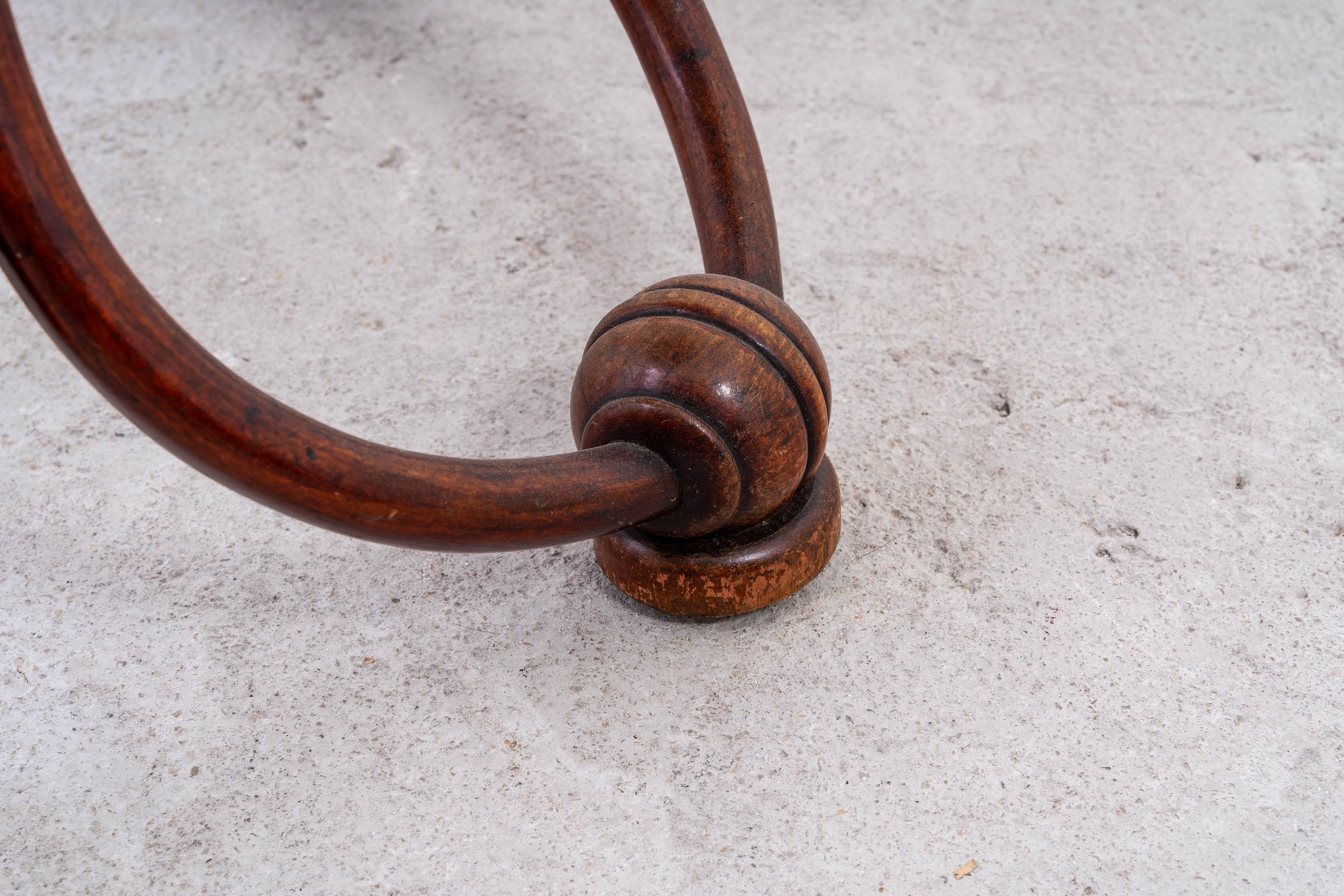 Thonet – von Michael Thonet – Beistelltisch – Buche (Buchenholz) im Angebot