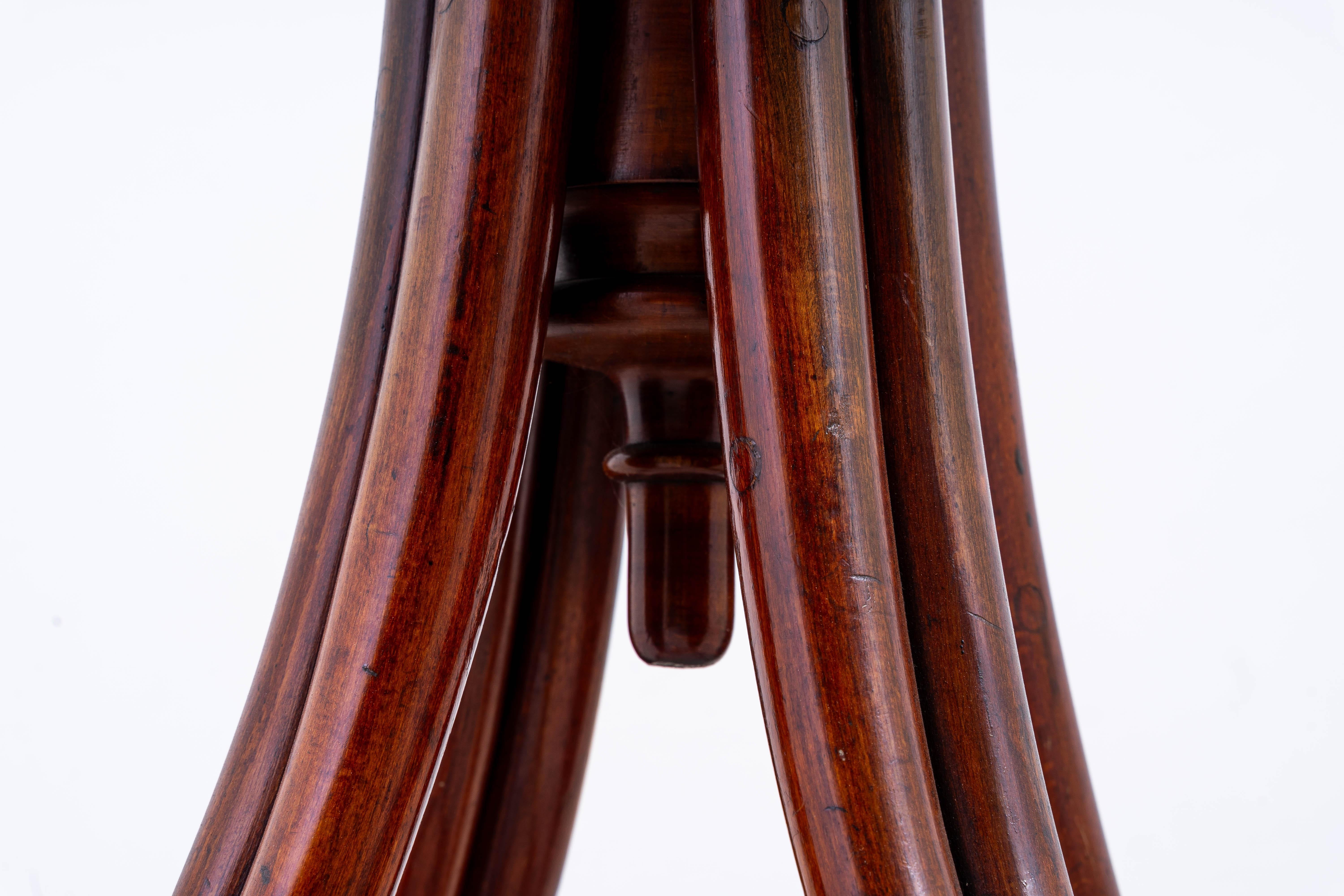 Thonet – von Michael Thonet – Beistelltisch – Buche im Angebot 1