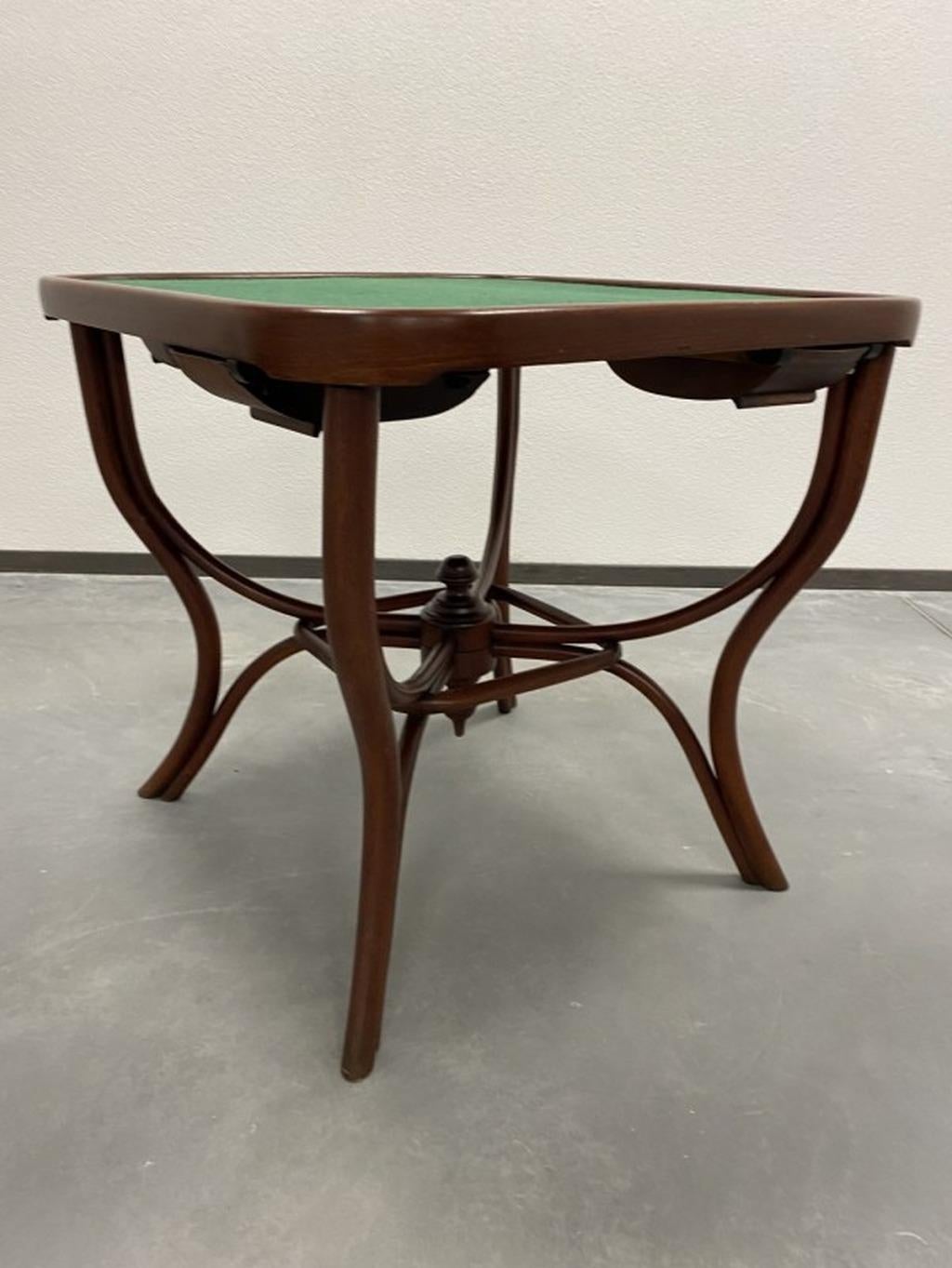 Thonet card table no.5 in original vintage condition, needs to replace felt.