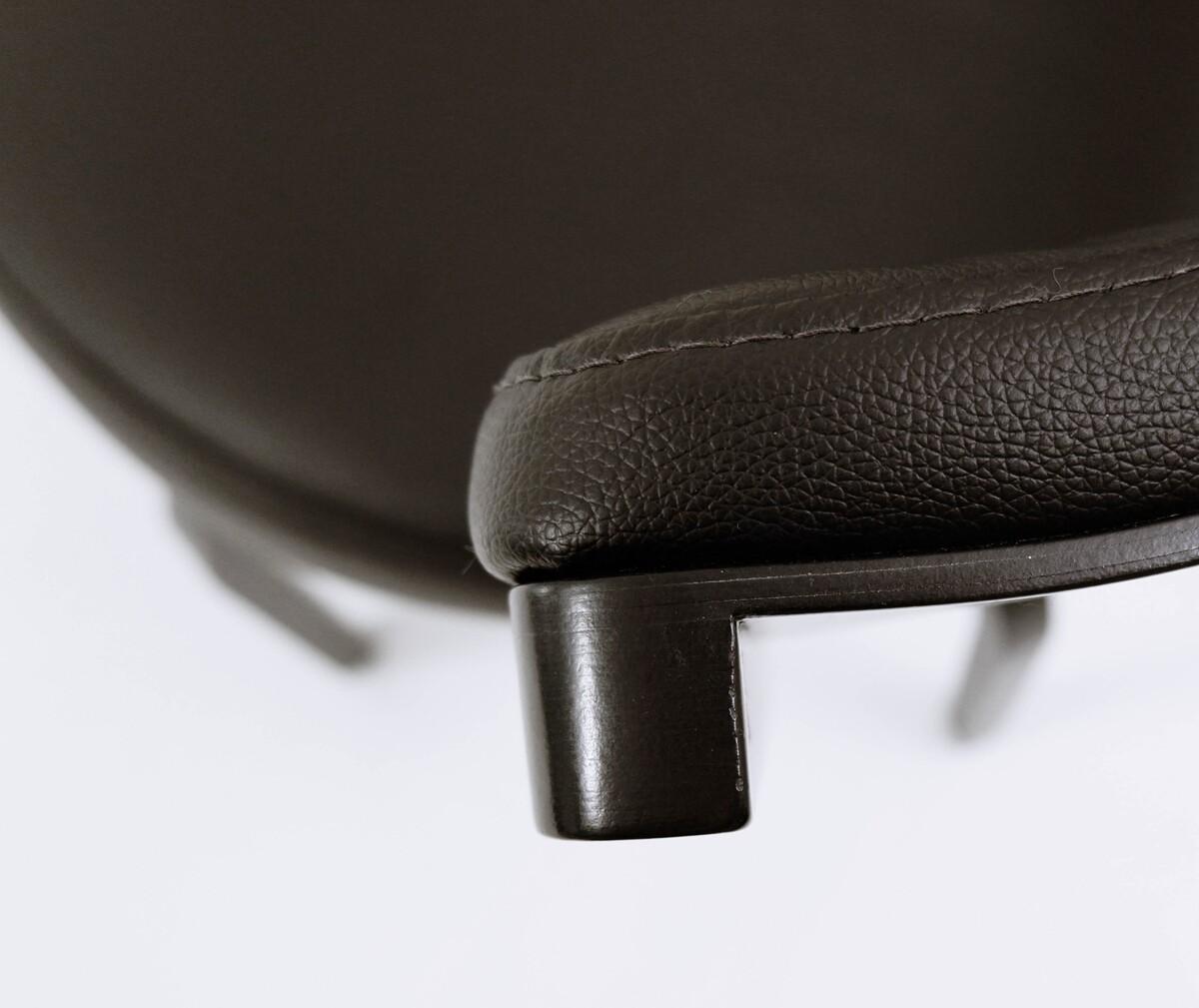 Thonet-Stuhl 404 aus schwarzem Holz und Leder im Zustand „Gut“ im Angebot in Brussels , BE