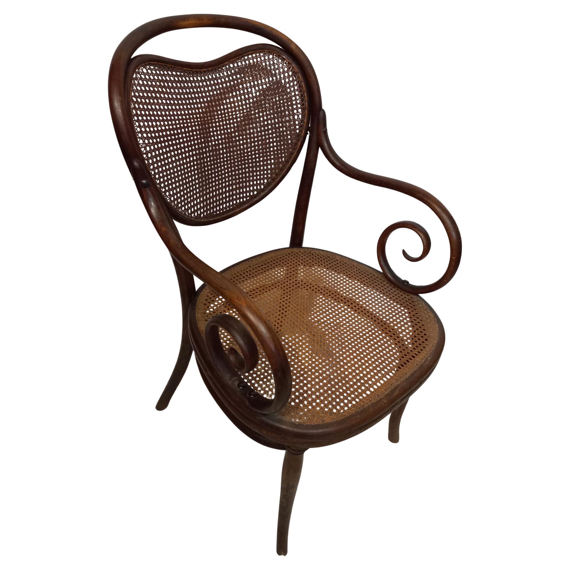 Thonet Stuhl aus den 1870er Jahren mit geschwungenen Armlehnen, Wien Österreich