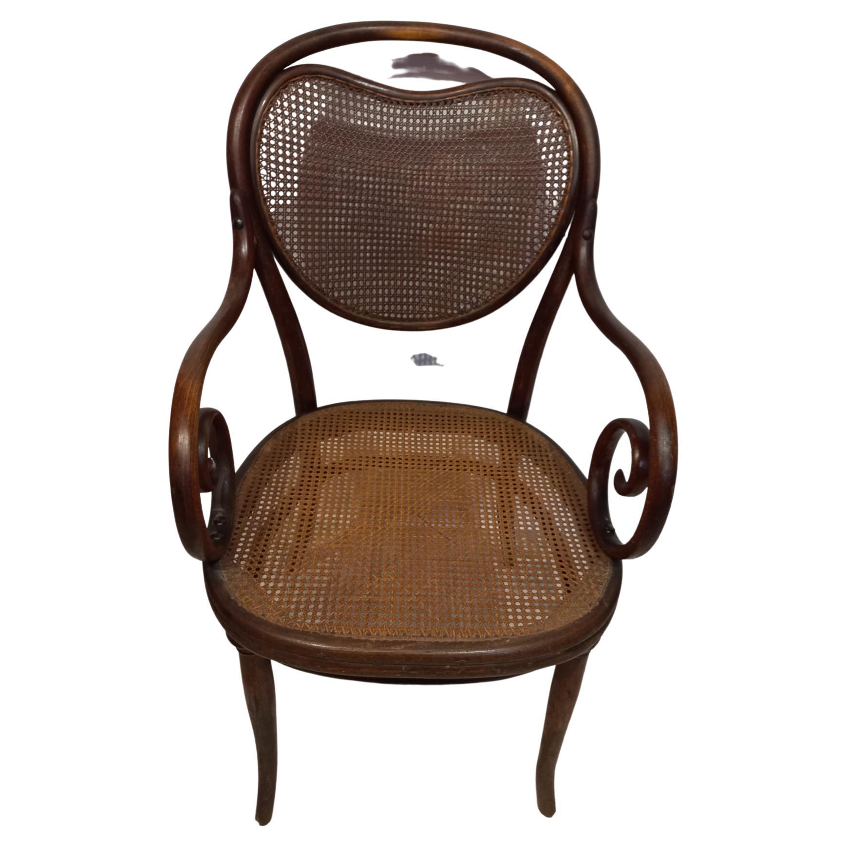 Thonet chair from the 1870s with curved armrests In Good Condition For Sale In Vienna, AT