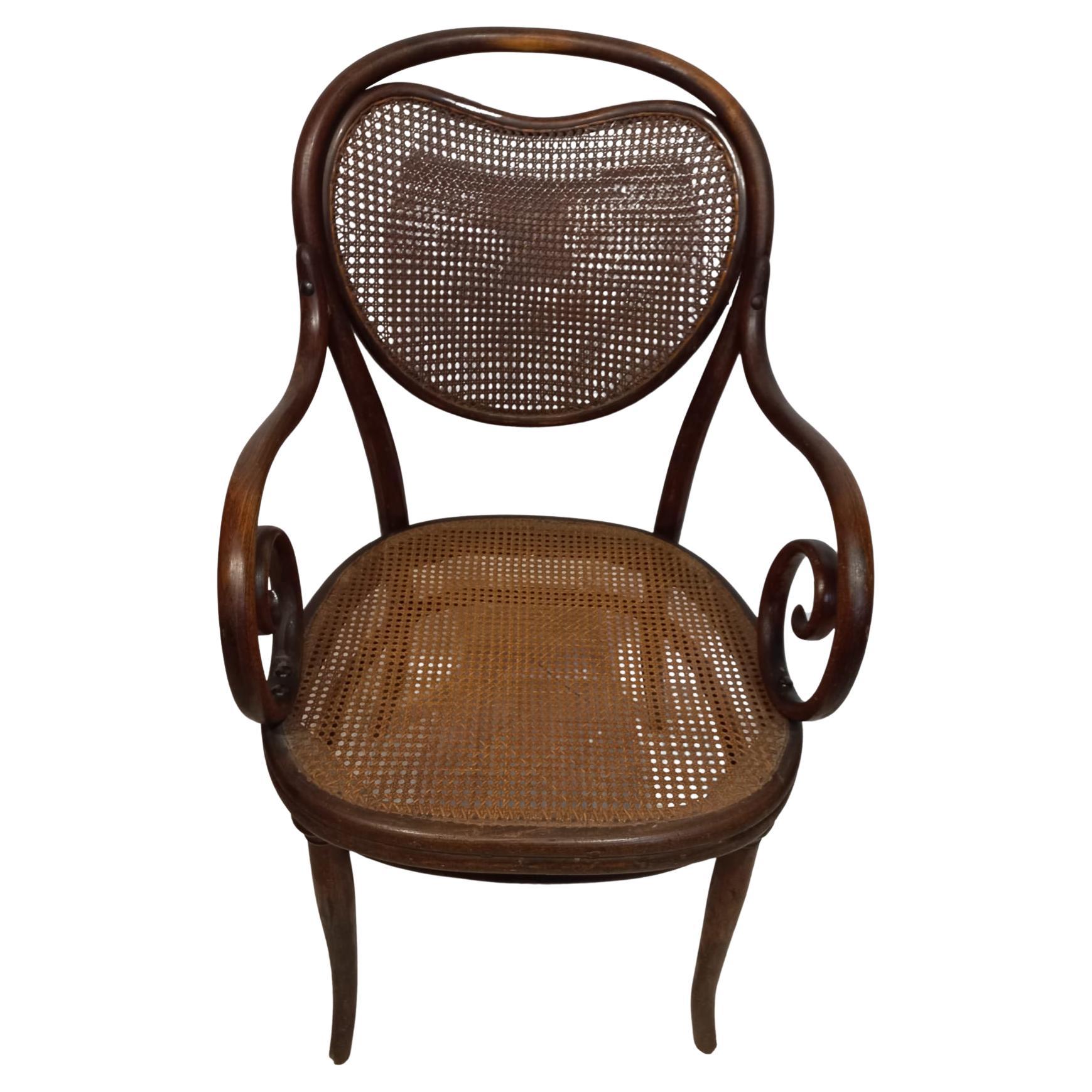 Thonet Stuhl aus den 1870er Jahren mit geschwungenen Armlehnen (Rattan) im Angebot