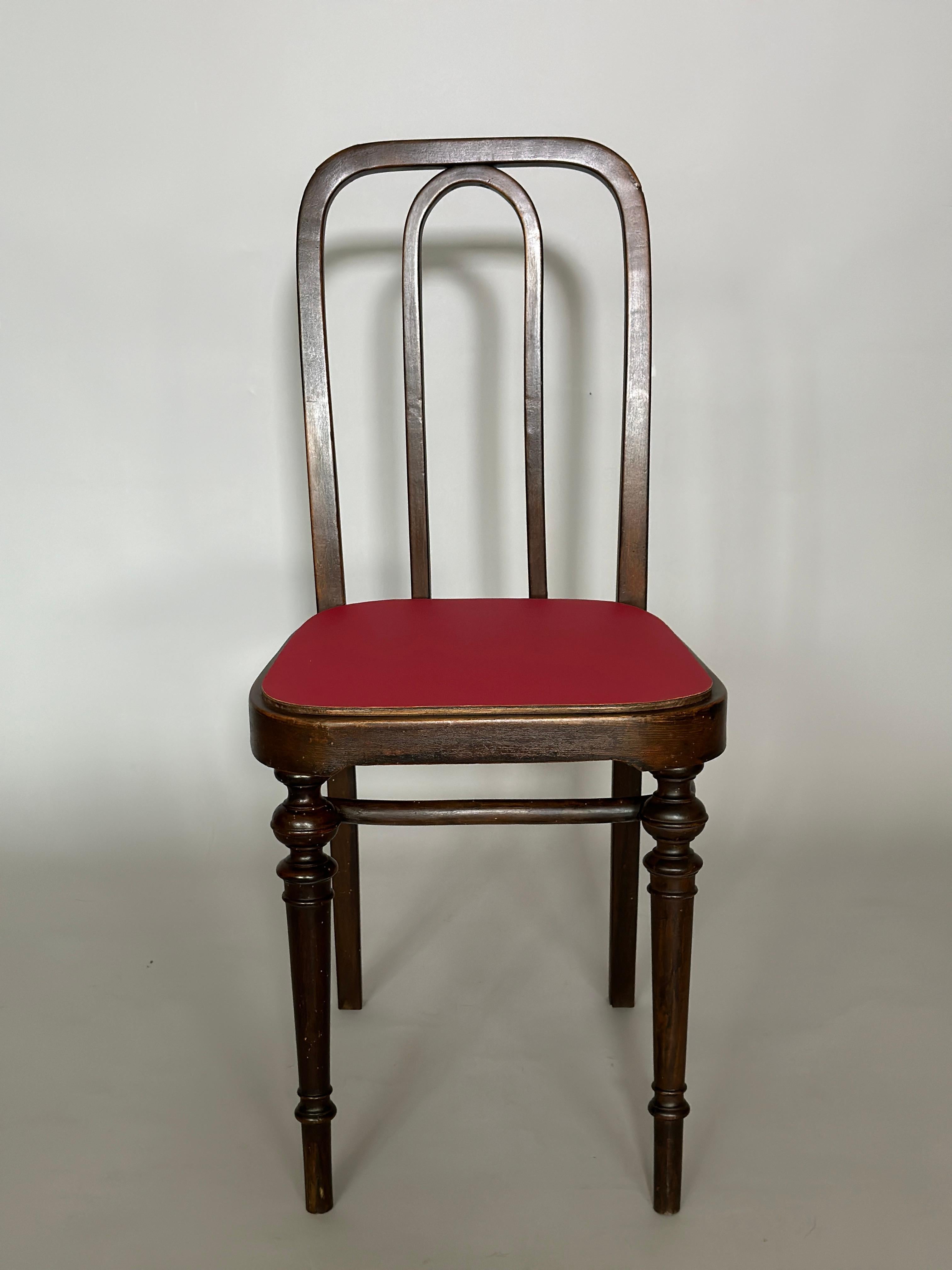 Thonet chair HO 41, restored in good condition. Designed by Michael Thonet.