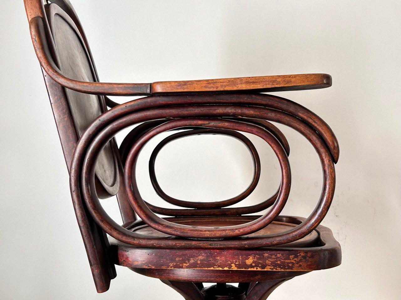 Italian Thonet chair in curved wood, barber chair, circa 1920 For Sale
