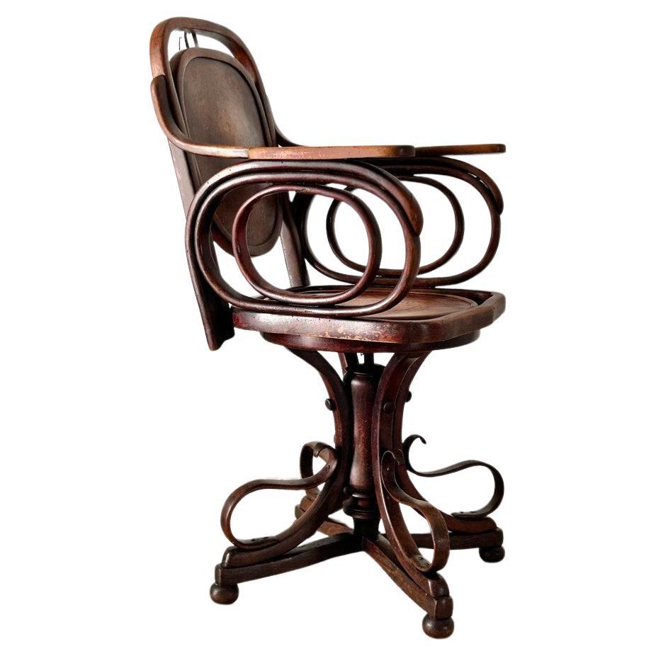 Thonet chair in curved wood, barber chair, circa 1920