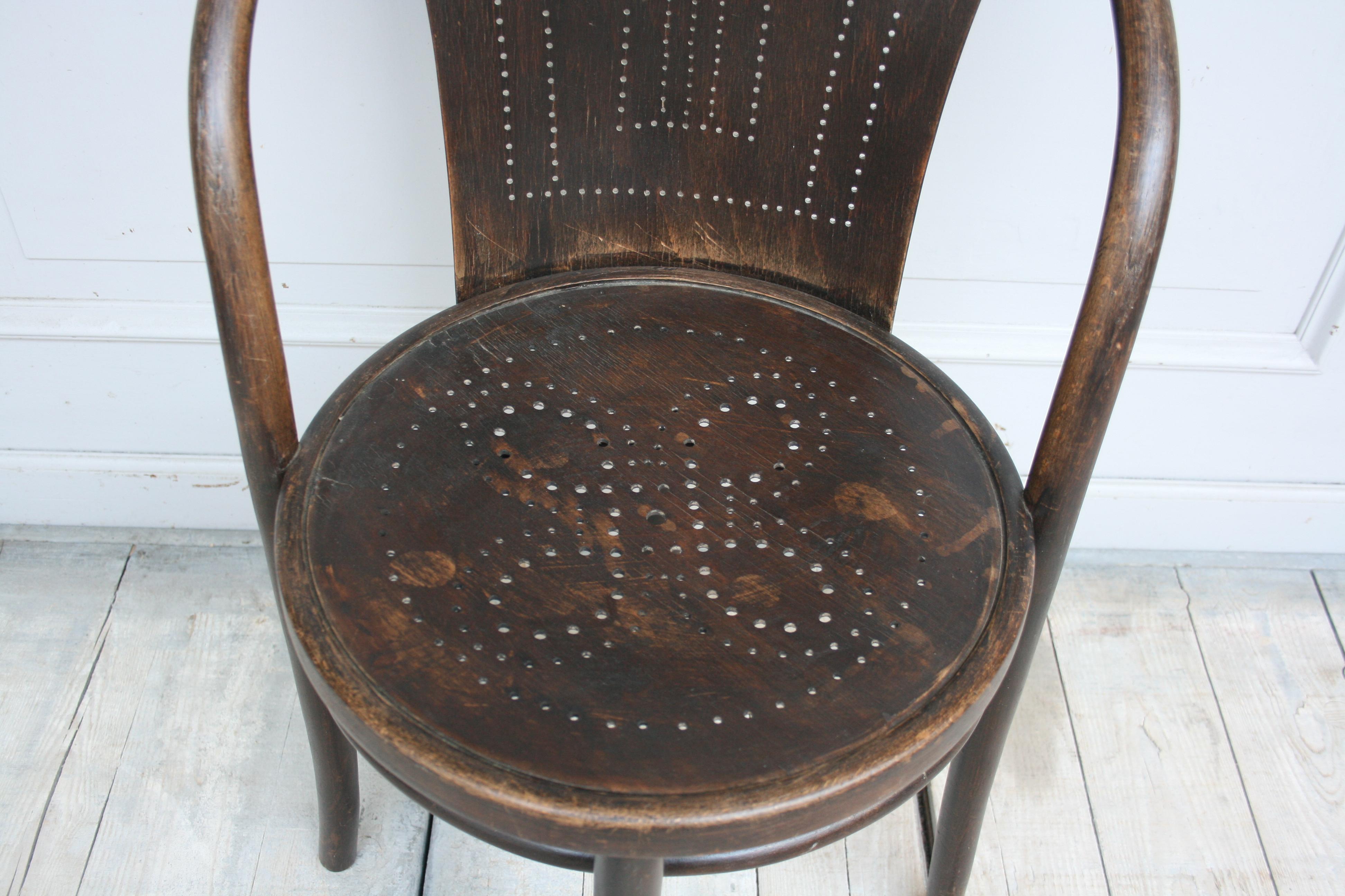 Thonet Chair Model 47, by Michael Thonet for Thonet, circa 1911 For Sale 7