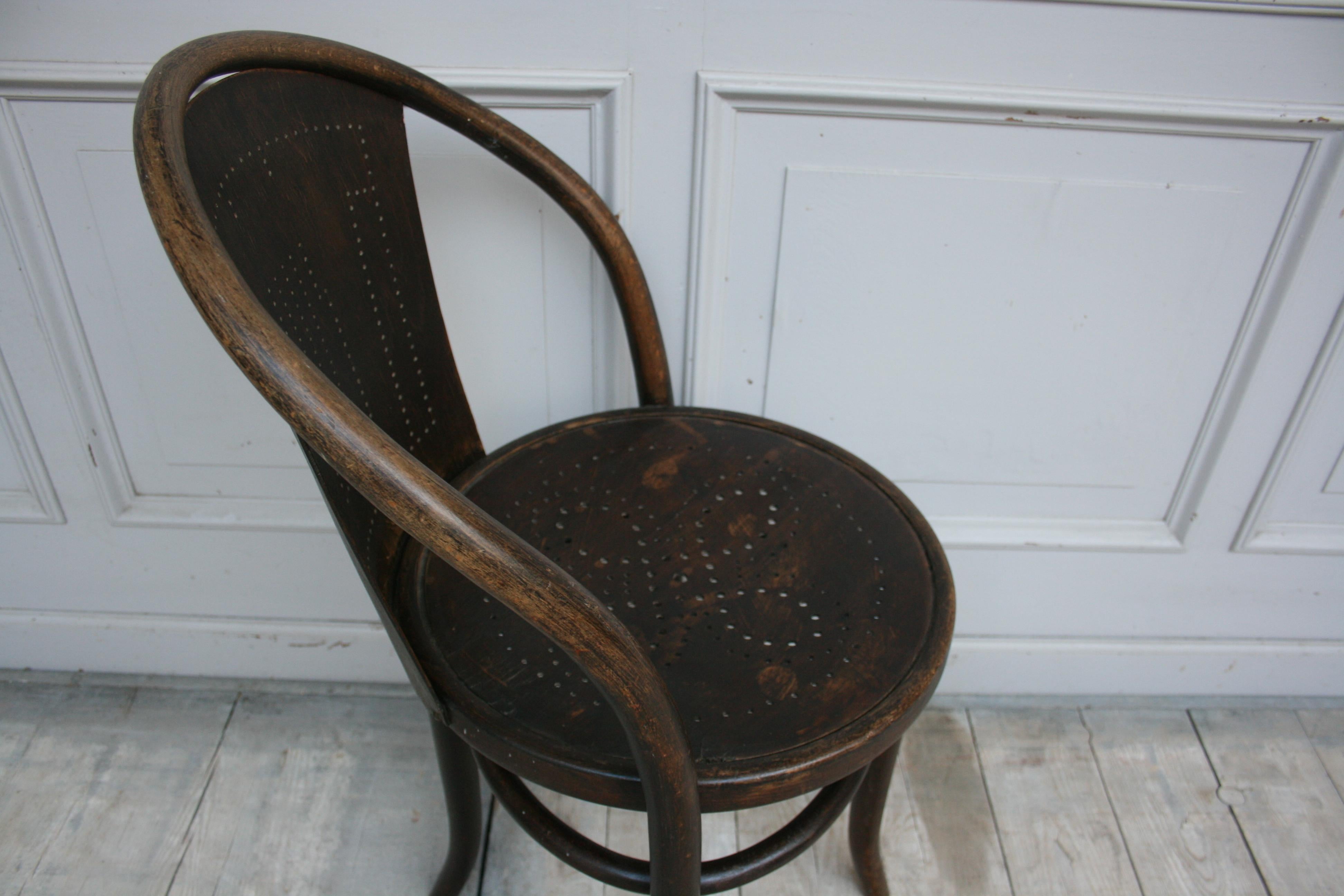 Thonet Chair Model 47, by Michael Thonet for Thonet, circa 1911 For Sale 8