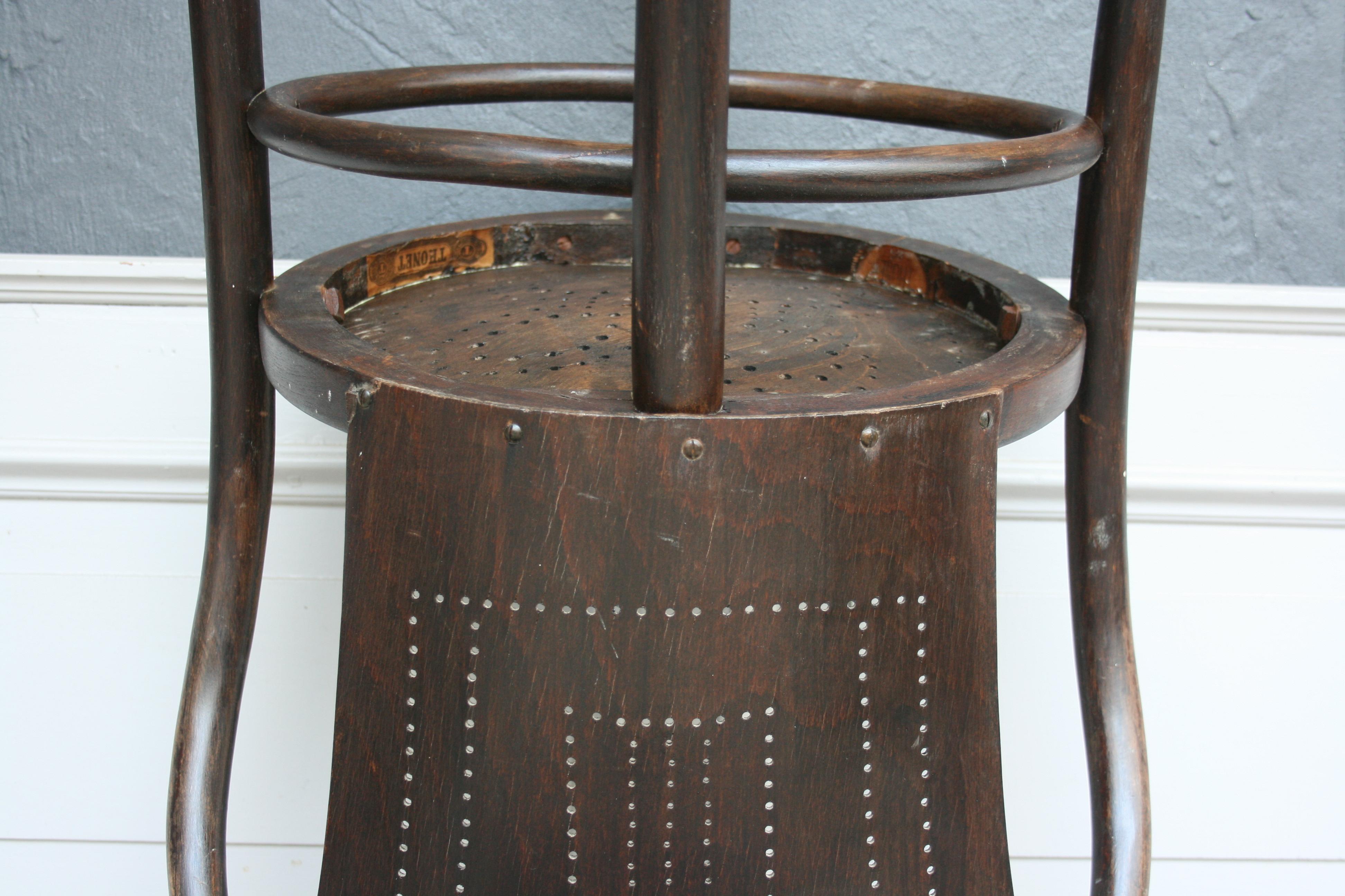 20th Century Thonet Chair Model 47, by Michael Thonet for Thonet, circa 1911 For Sale