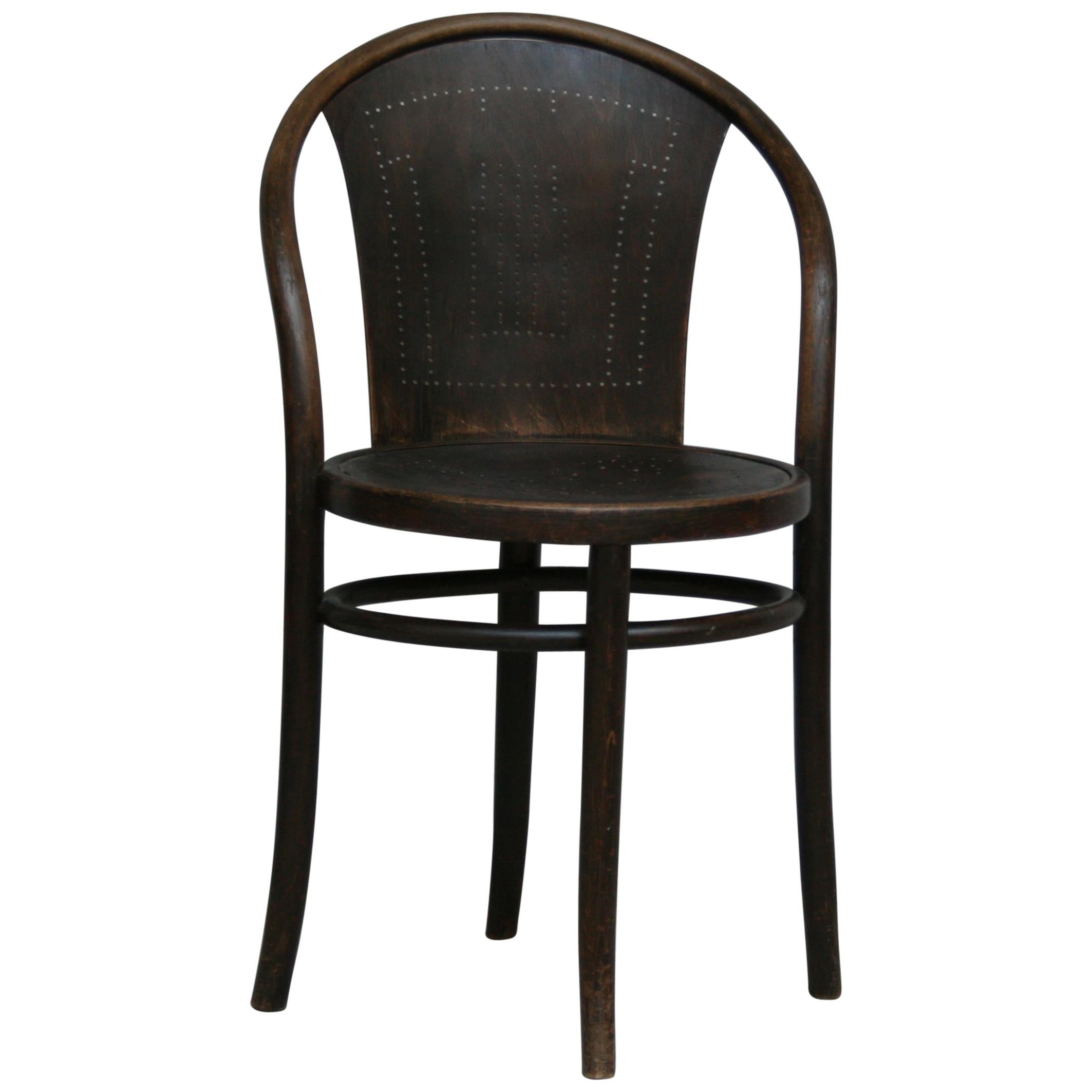 Thonet Chair Model 47, by Michael Thonet for Thonet, circa 1911 For Sale