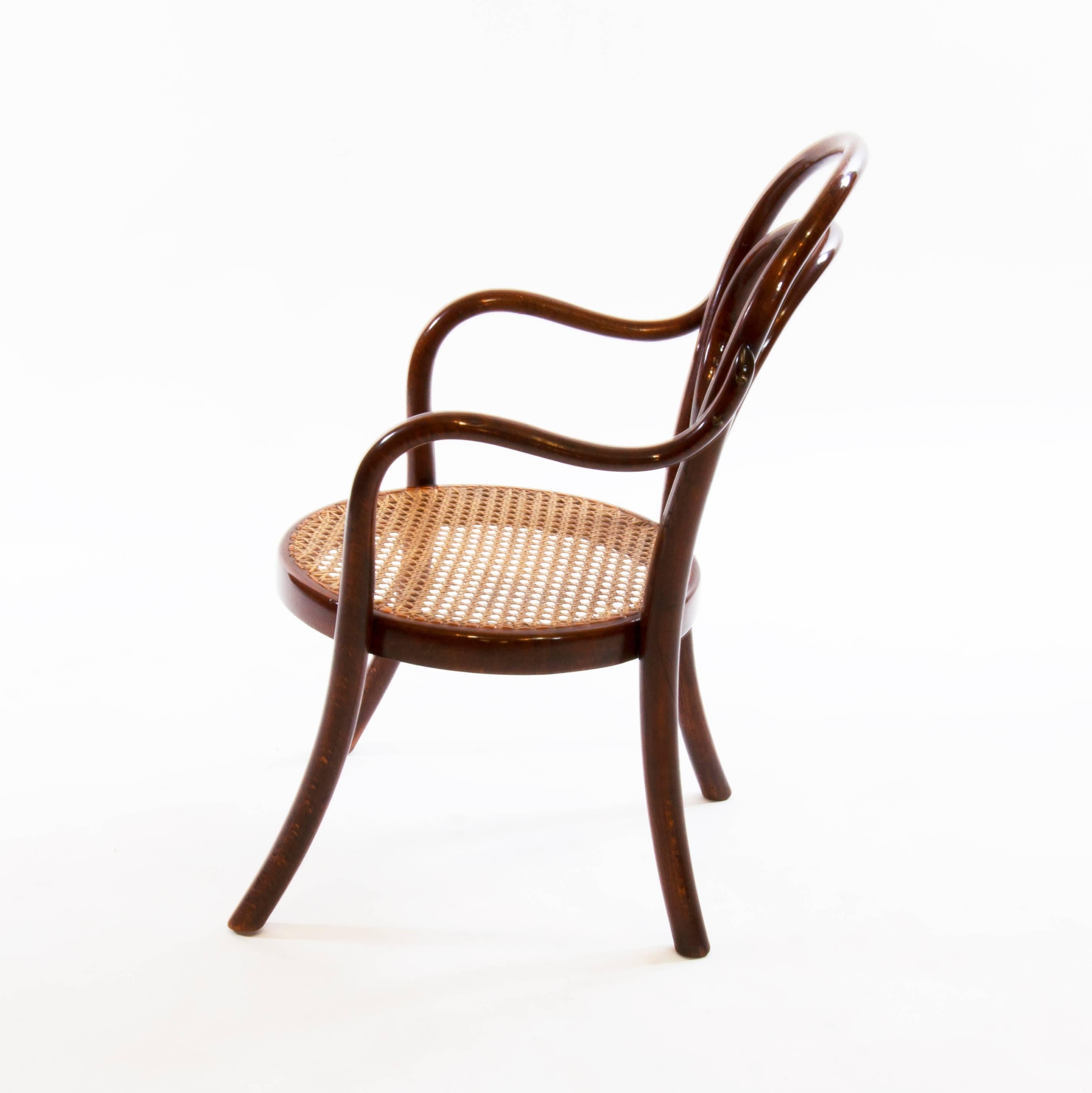 Very rare, antique and Austrian Thonet chair, which was produced between 1910-1929 and was designed by the Gebruder Thonet.
The company Thonet was found by Michael Thonet and was greatly expanded by this sons. They perfected the process of bending