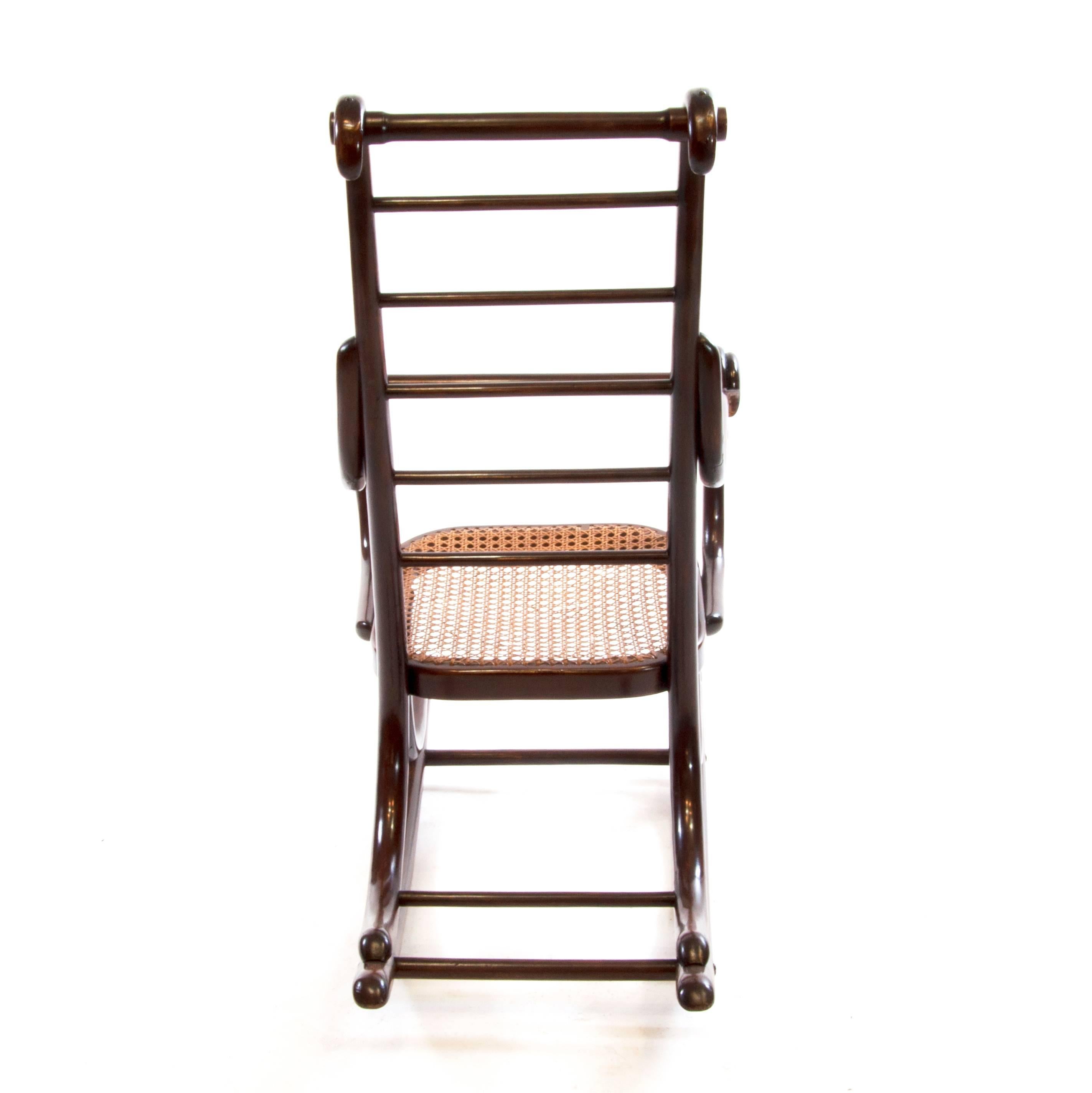 Kinder-Sessel Epstein aus Bugholz, Thonet, um 1920 (Österreichisch) im Angebot