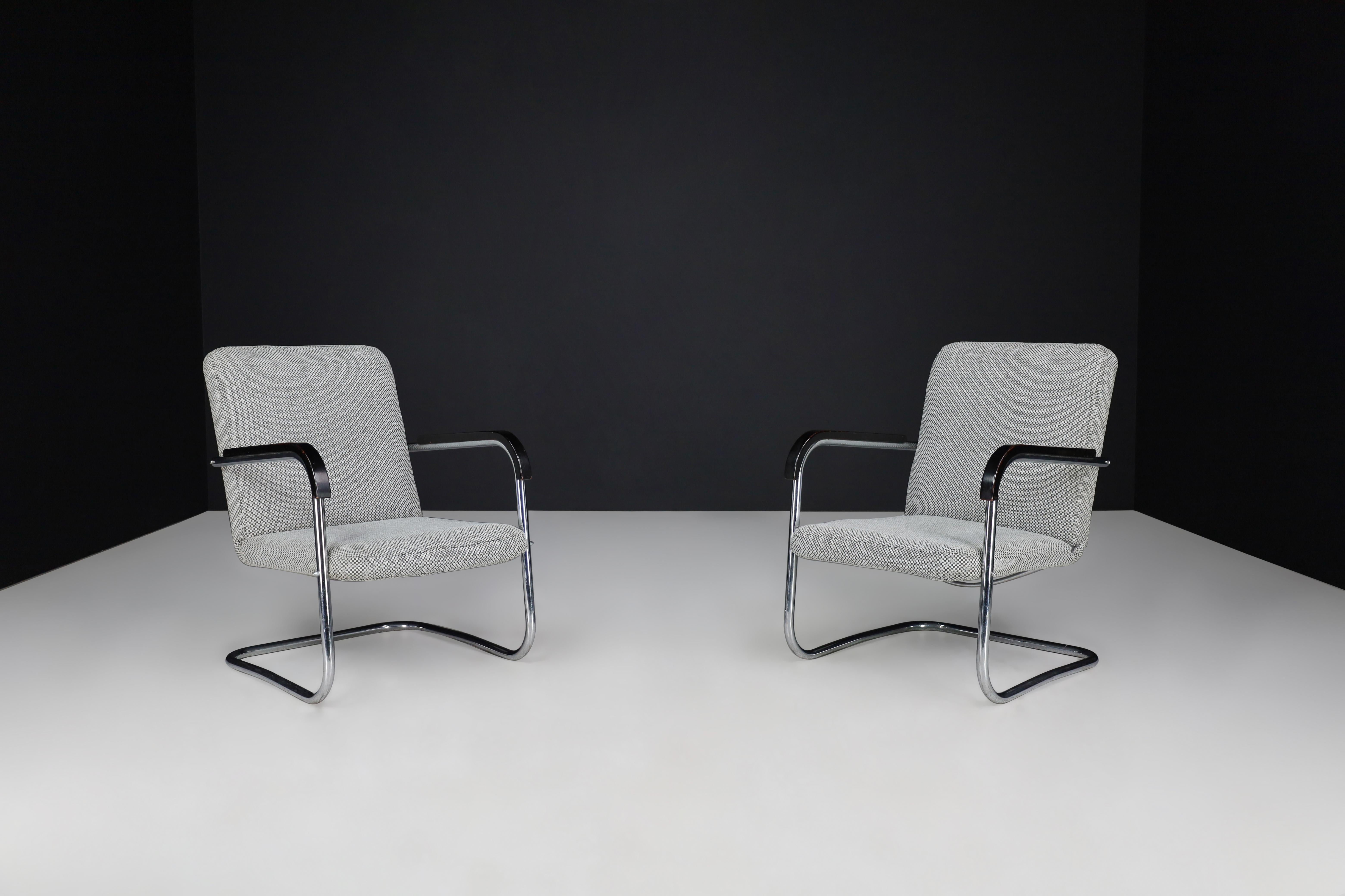 Thonet Chrome Steel Cantilever Armchairs 1930s Midcentury Bauhaus period.

Pair of armchairs by Thonet circa 1930s midcentury Bauhaus period. These cantilever armchairs are typical for the German and Eastern Europe Bauhaus era. These armchairs has a