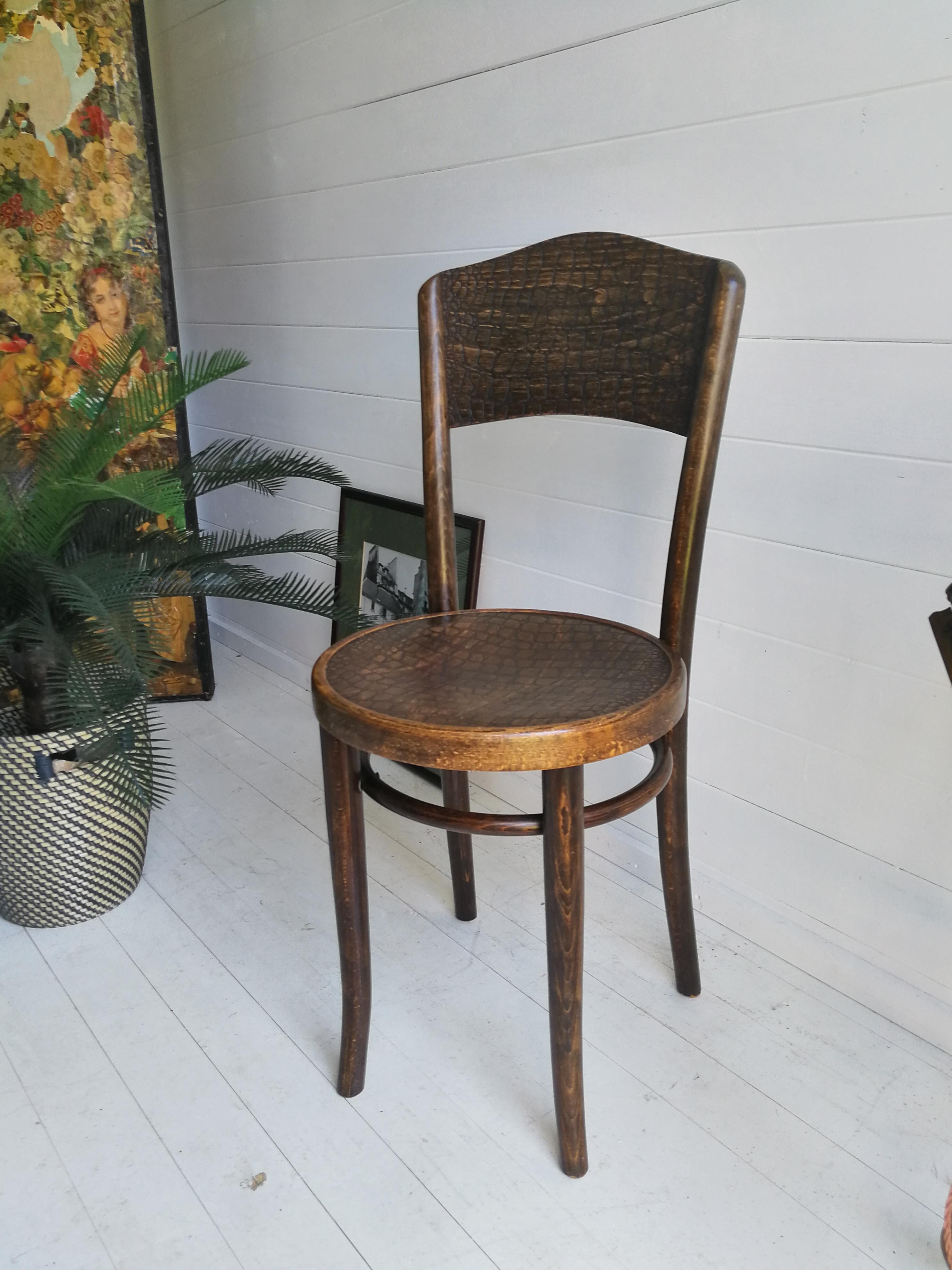 Thonet Classic Bentwood Bistro Chair with rare crocodile pattern ~~~
These bentwood dining 'bistro' chairs by Thonet have a striking crocodile embossed design on the seat and backrest - a fantastic feature that really sets them apart.
The chair were