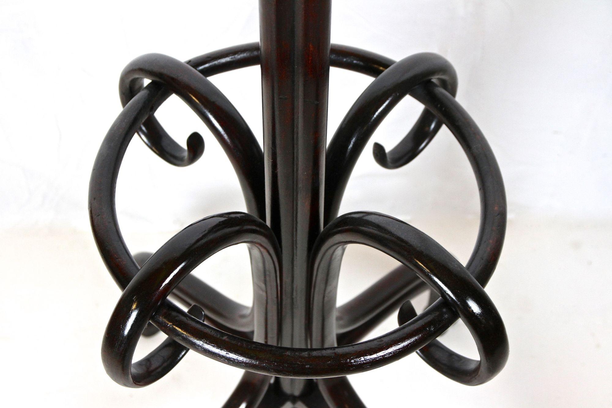 Thonet Coat Rack/ Wardrobe Stand Bentwood Polished, Art Nouveau, AT ca. 1905 For Sale 3