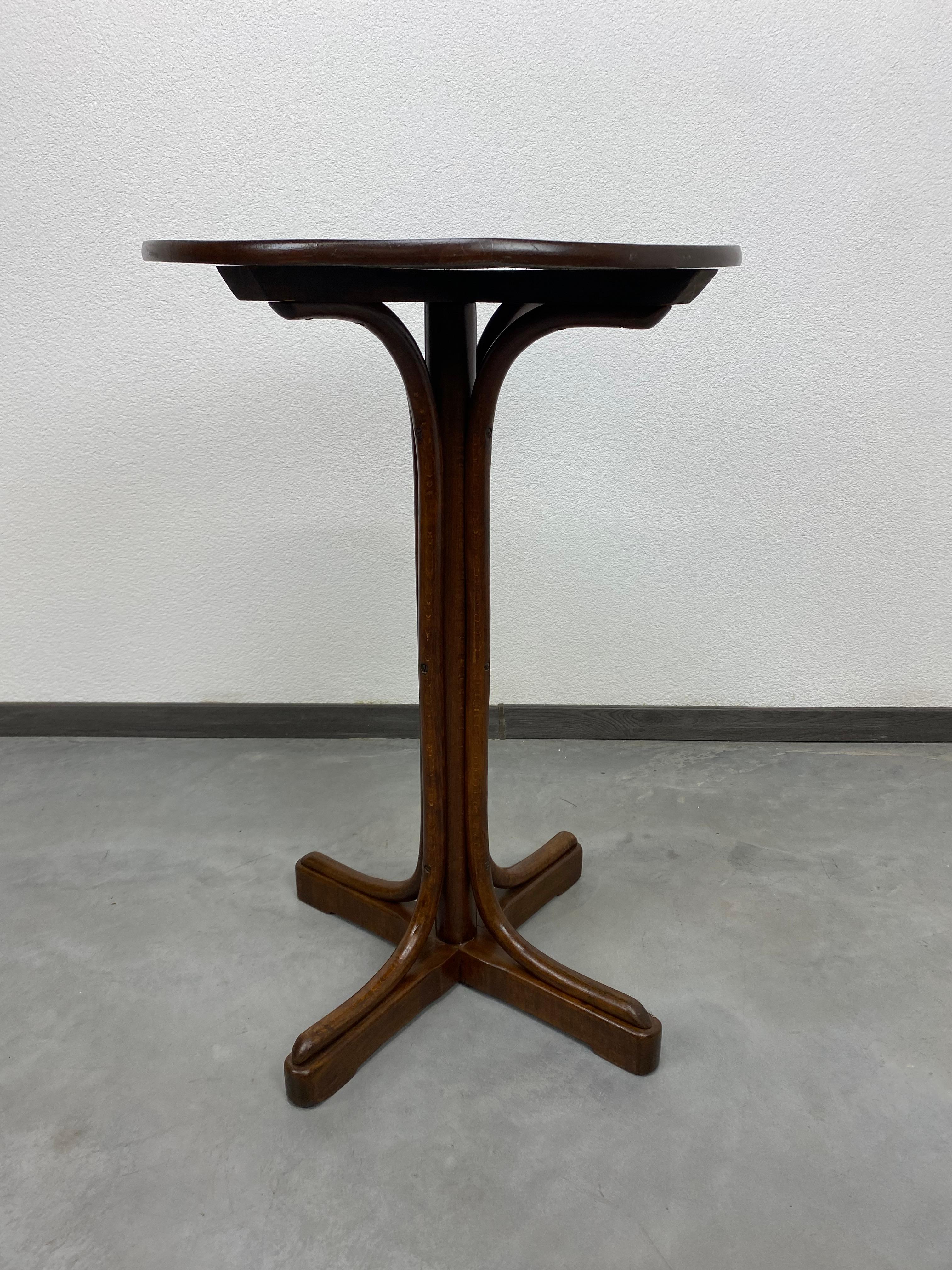 Bentwood coffee table by Thonet in original vintage condition, wears slight scratches on the top.