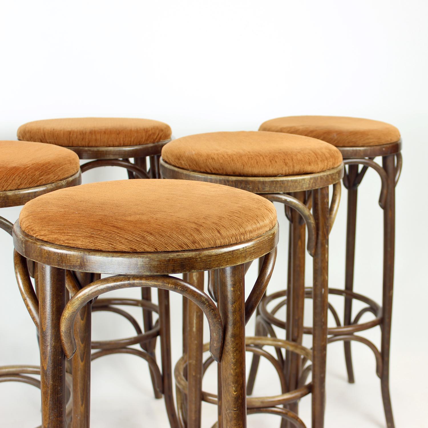 Thonet Design Bentwood Bar Stools No. 73 By Ton, Set Of 6 en vente 4