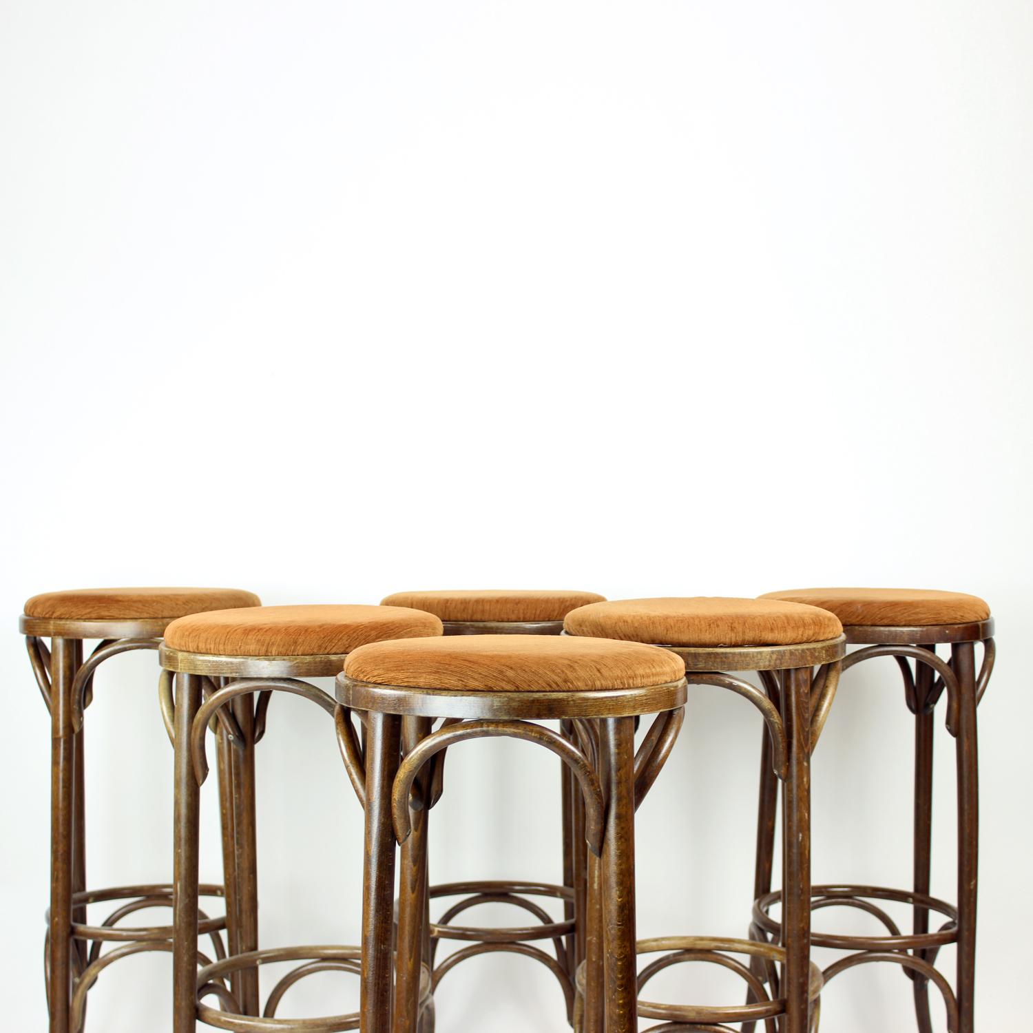 Thonet Design Bentwood Bar Stools No. 73 By Ton, Set Of 6 en vente 6
