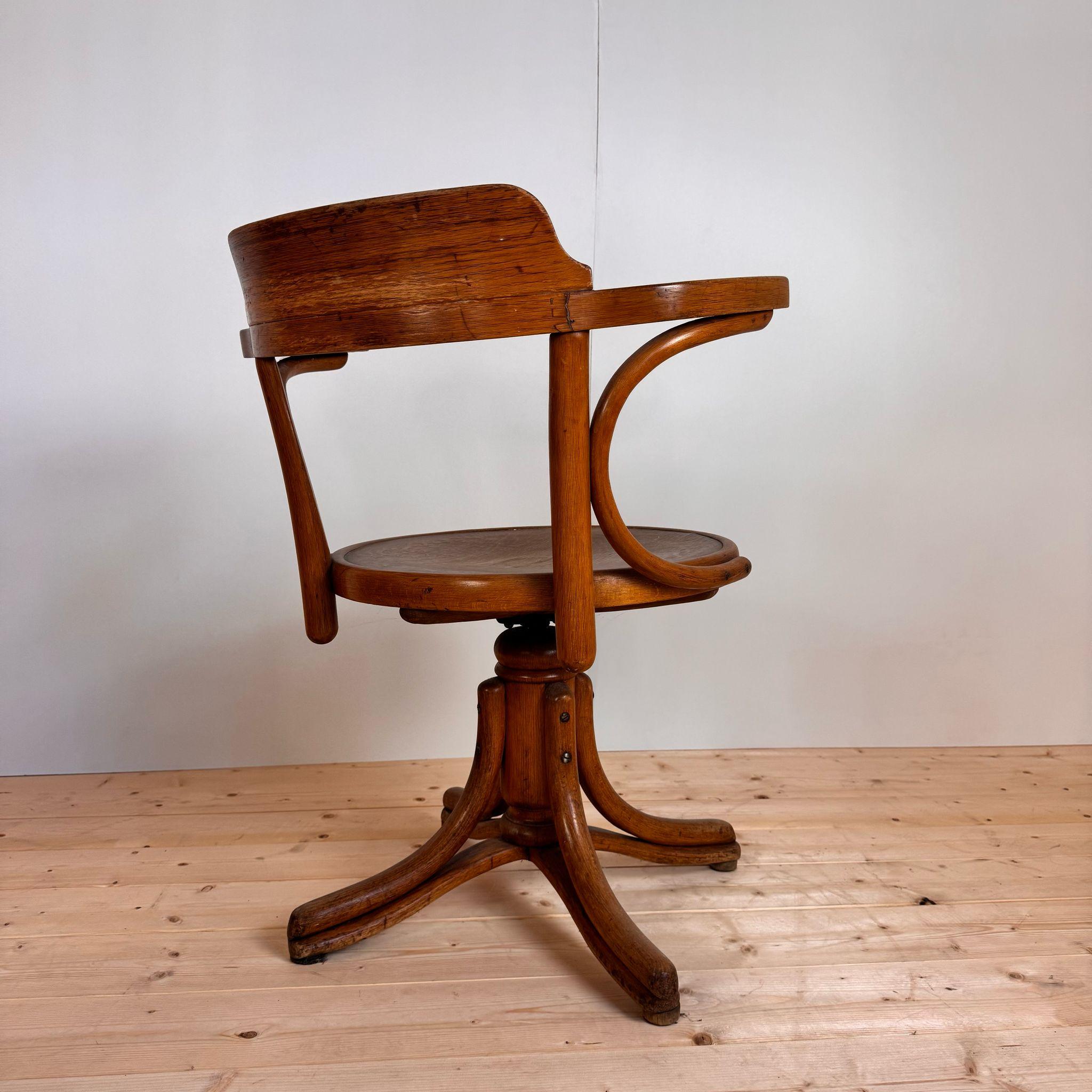 Chaise de bureau Thonet en hêtre, fin du 19e siècle Bon état - En vente à Torino, IT