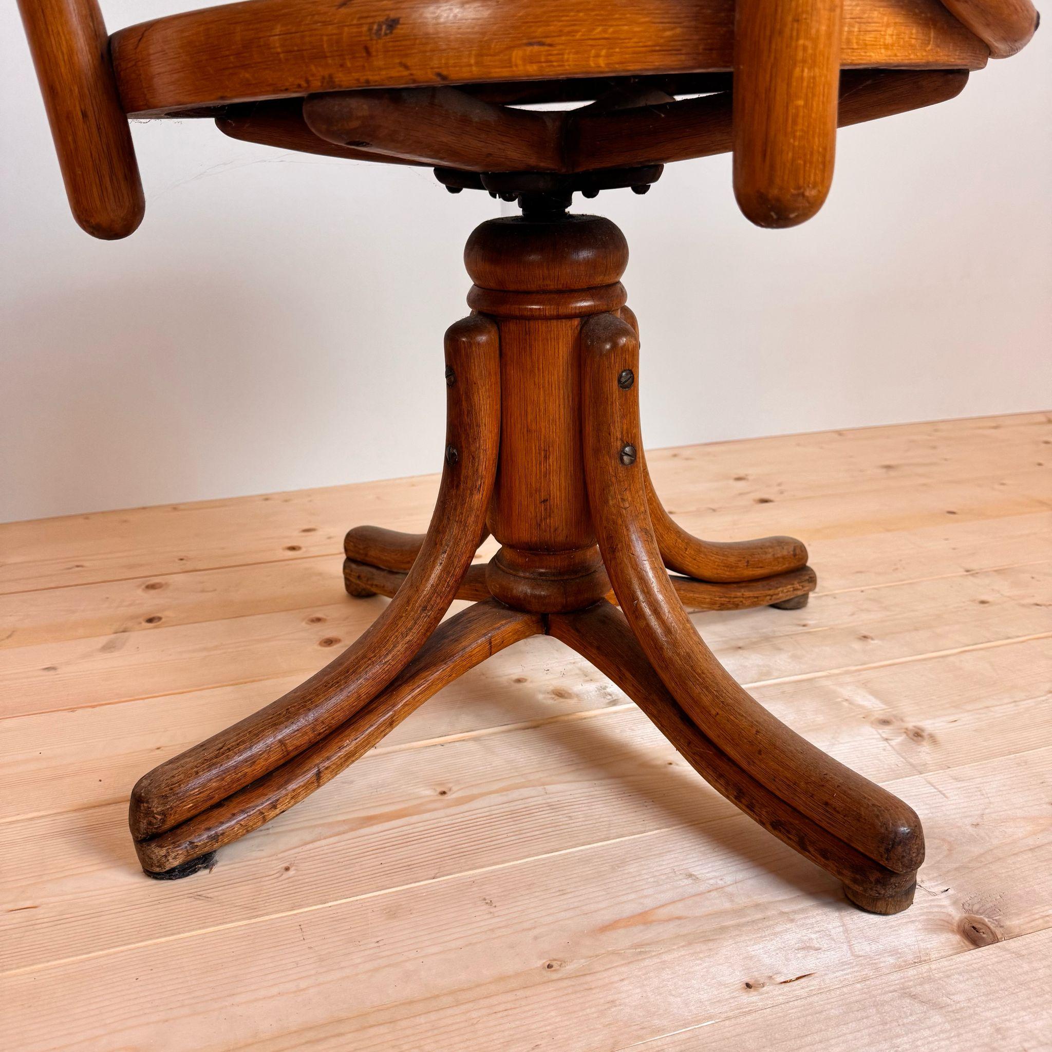 Late 19th Century Chaise de bureau Thonet en hêtre, fin du 19e siècle en vente