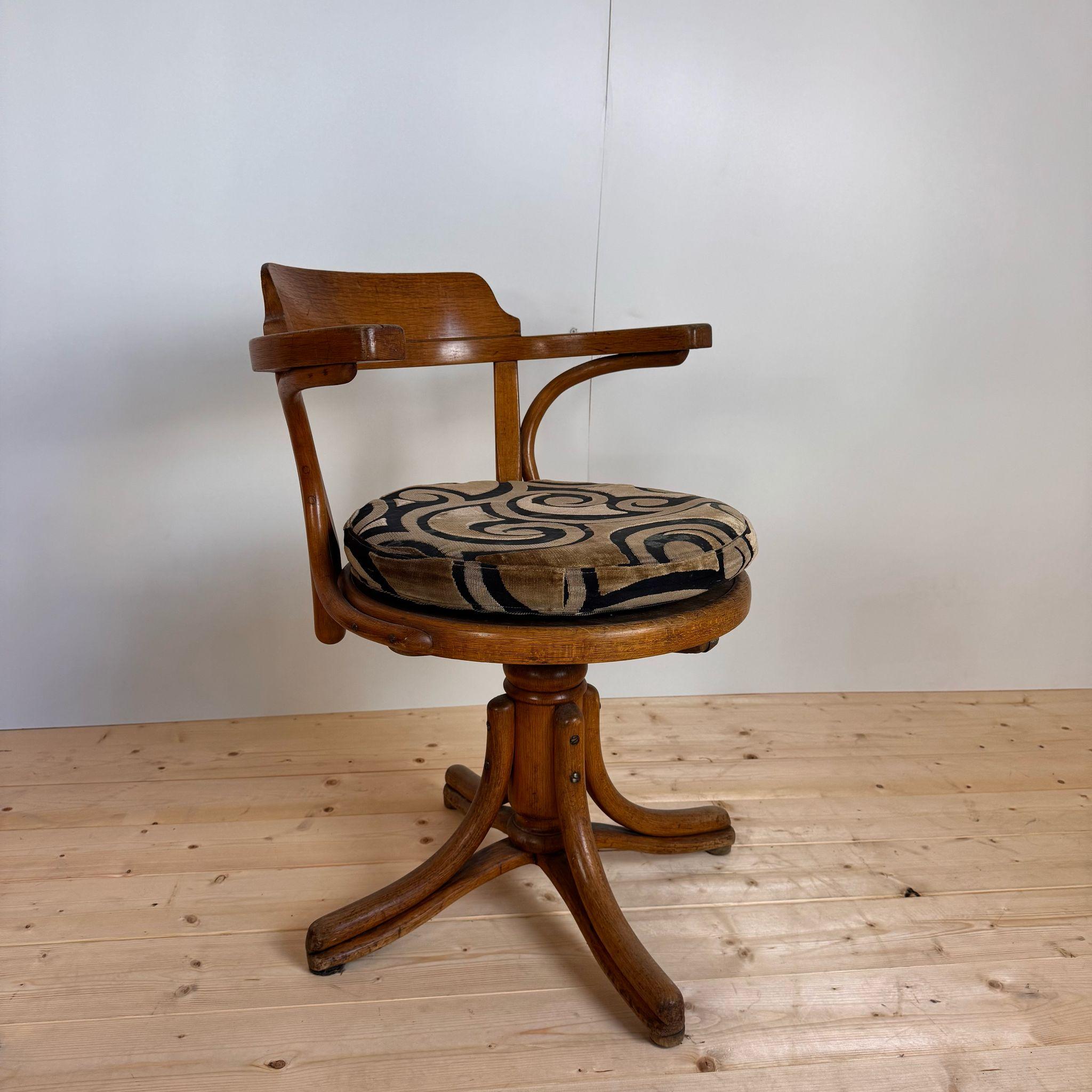 Chaise de bureau Thonet en hêtre, fin du 19e siècle en vente 1