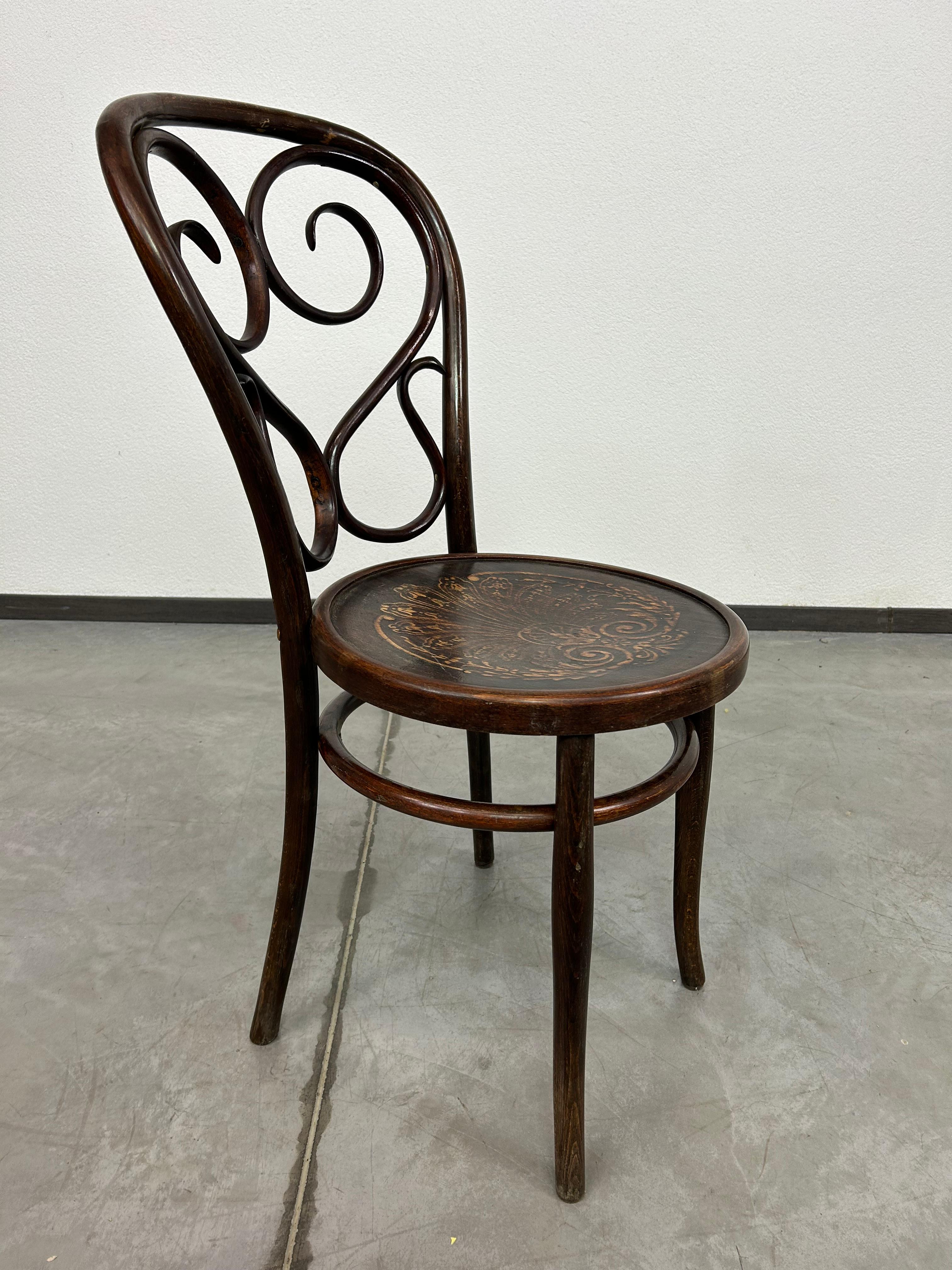 Thonet dining chair no.4 by Michael Thonet in very nice original condition.