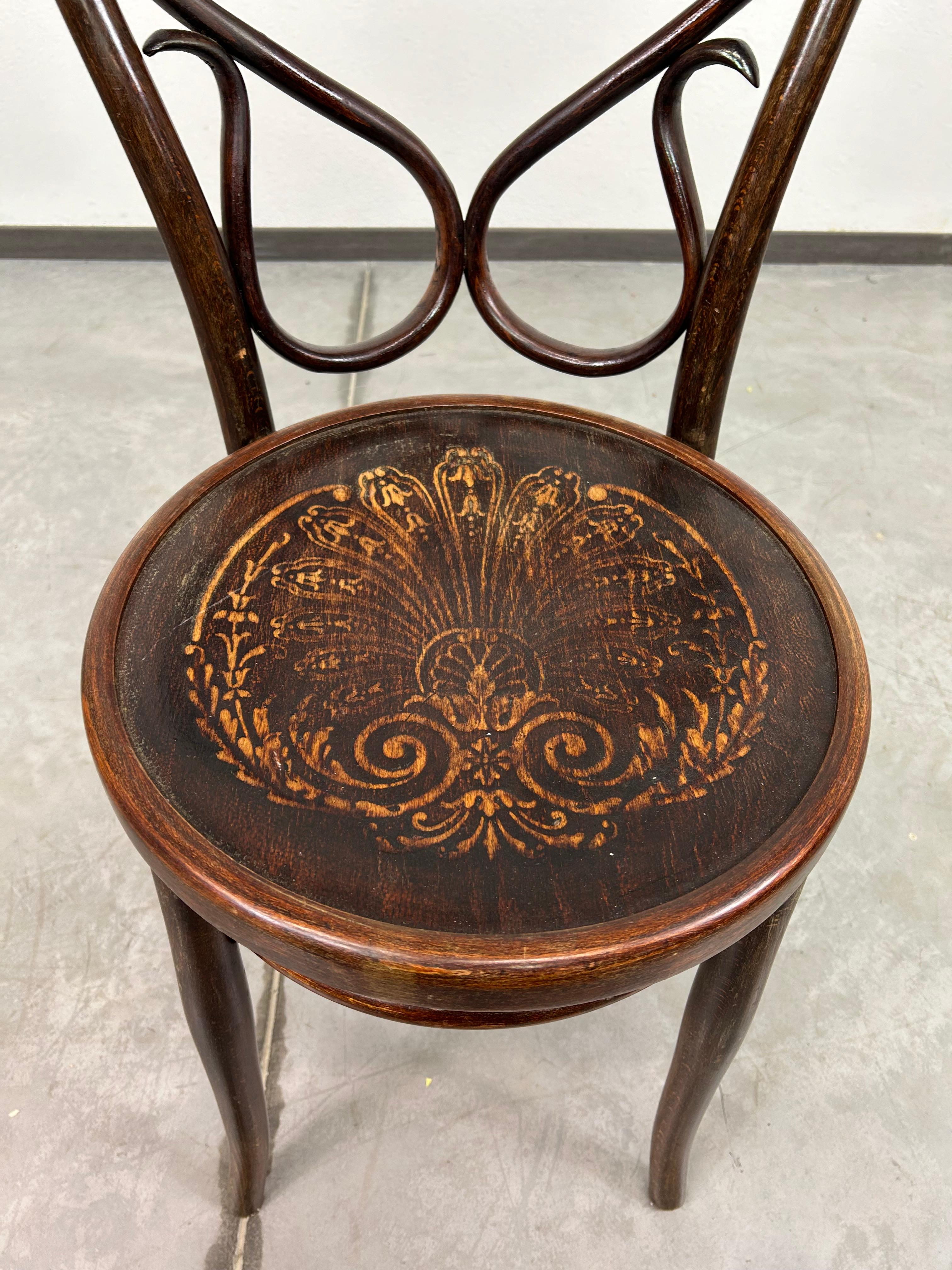 Thonet dining chair no.4 In Good Condition For Sale In Banská Štiavnica, SK