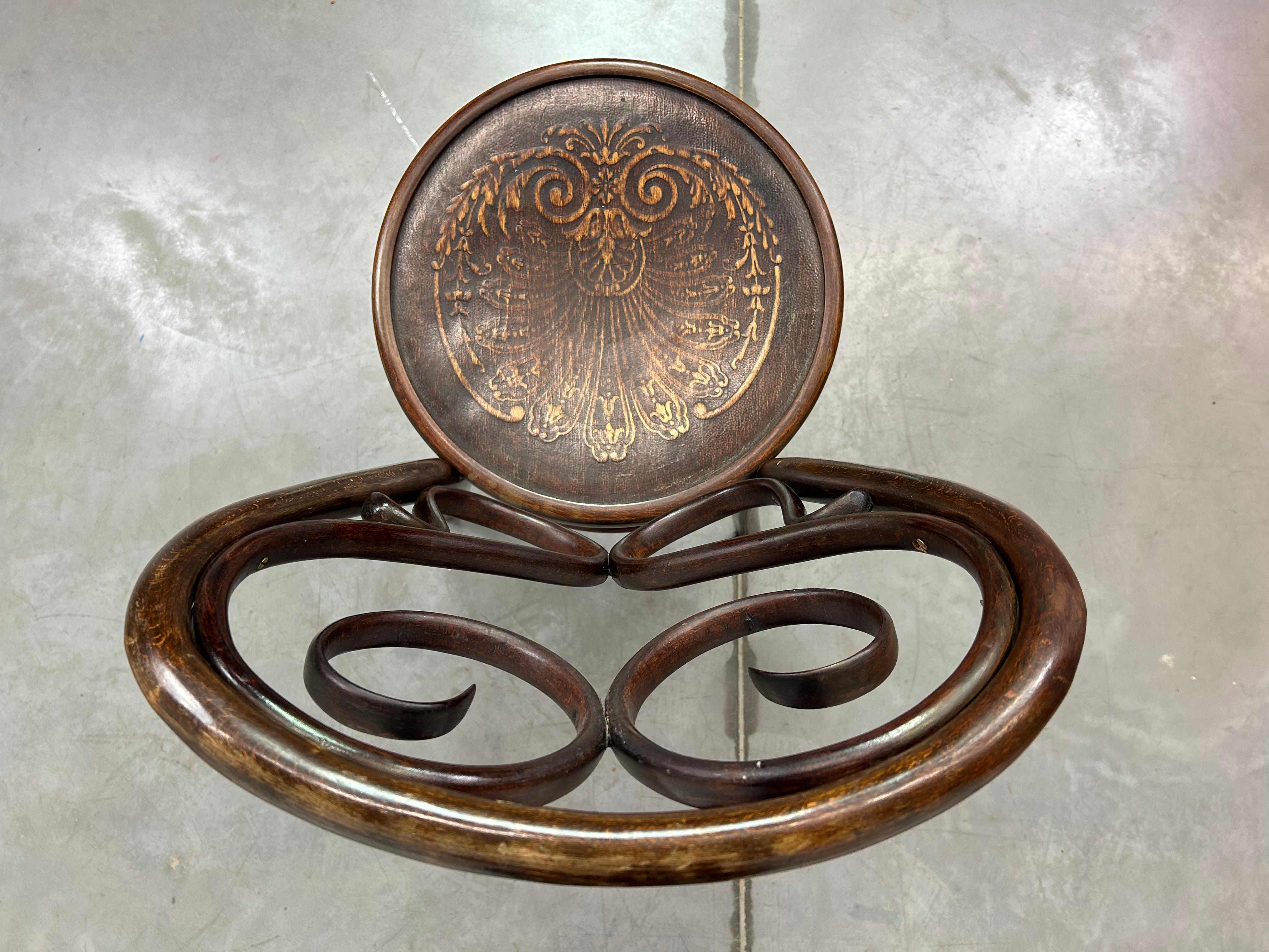 Early 20th Century Thonet dining chair no.4 For Sale