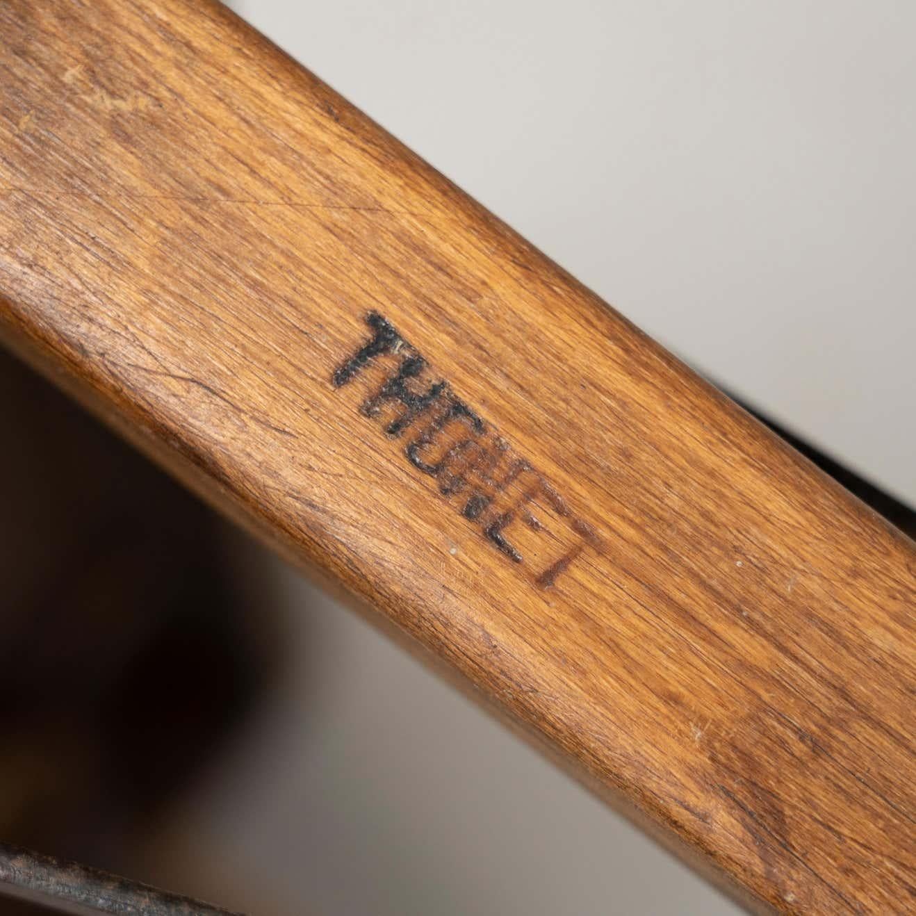Thonet-Tisch mit klappbaren Beinen T211 im Angebot 4