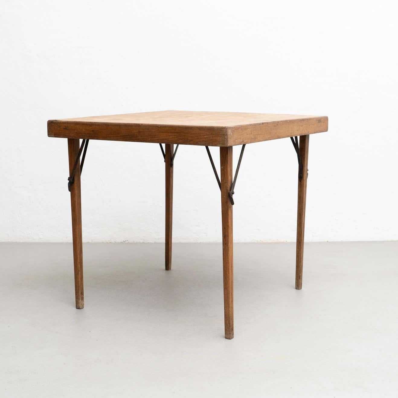 Thonet-Tisch mit klappbaren Beinen T211 (Moderne der Mitte des Jahrhunderts) im Angebot