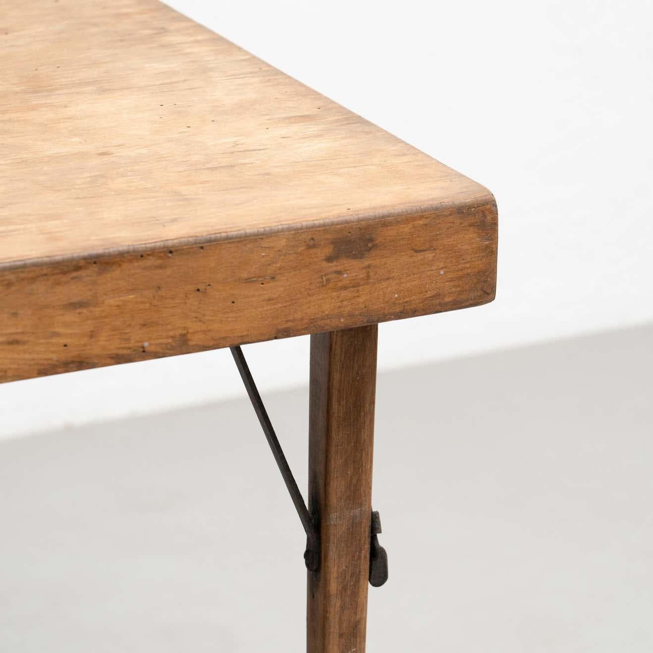 Thonet Folding Legs Table T211 In Good Condition For Sale In Barcelona, Barcelona