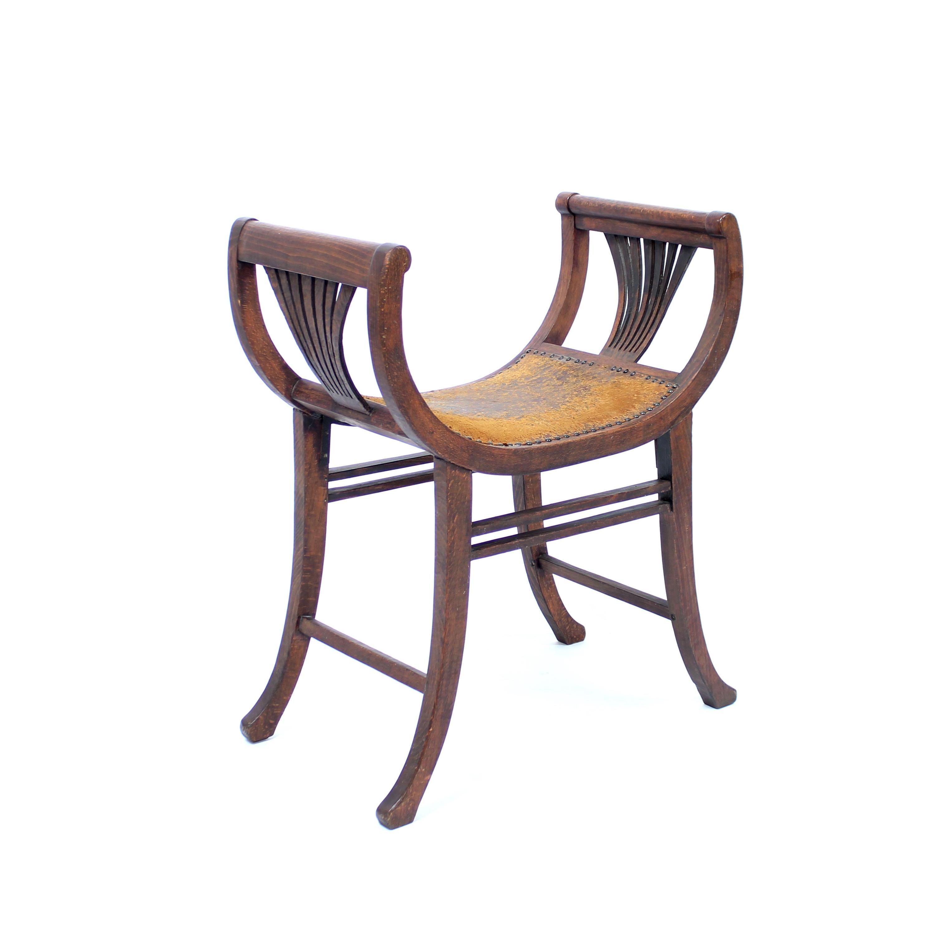 Quite rare Thonet stool, model 6622, from ca 1910. This model is often refered to as 