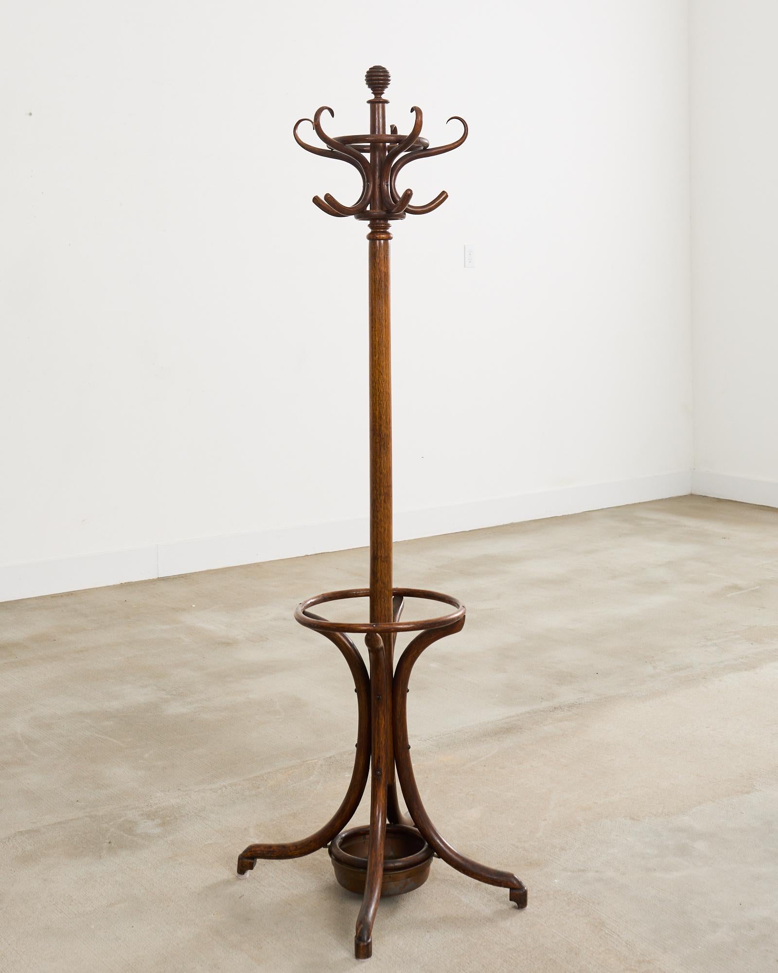 Thonet Kleinderstander Porte-manteau en bois courbé Umbrella Stand en vente 3