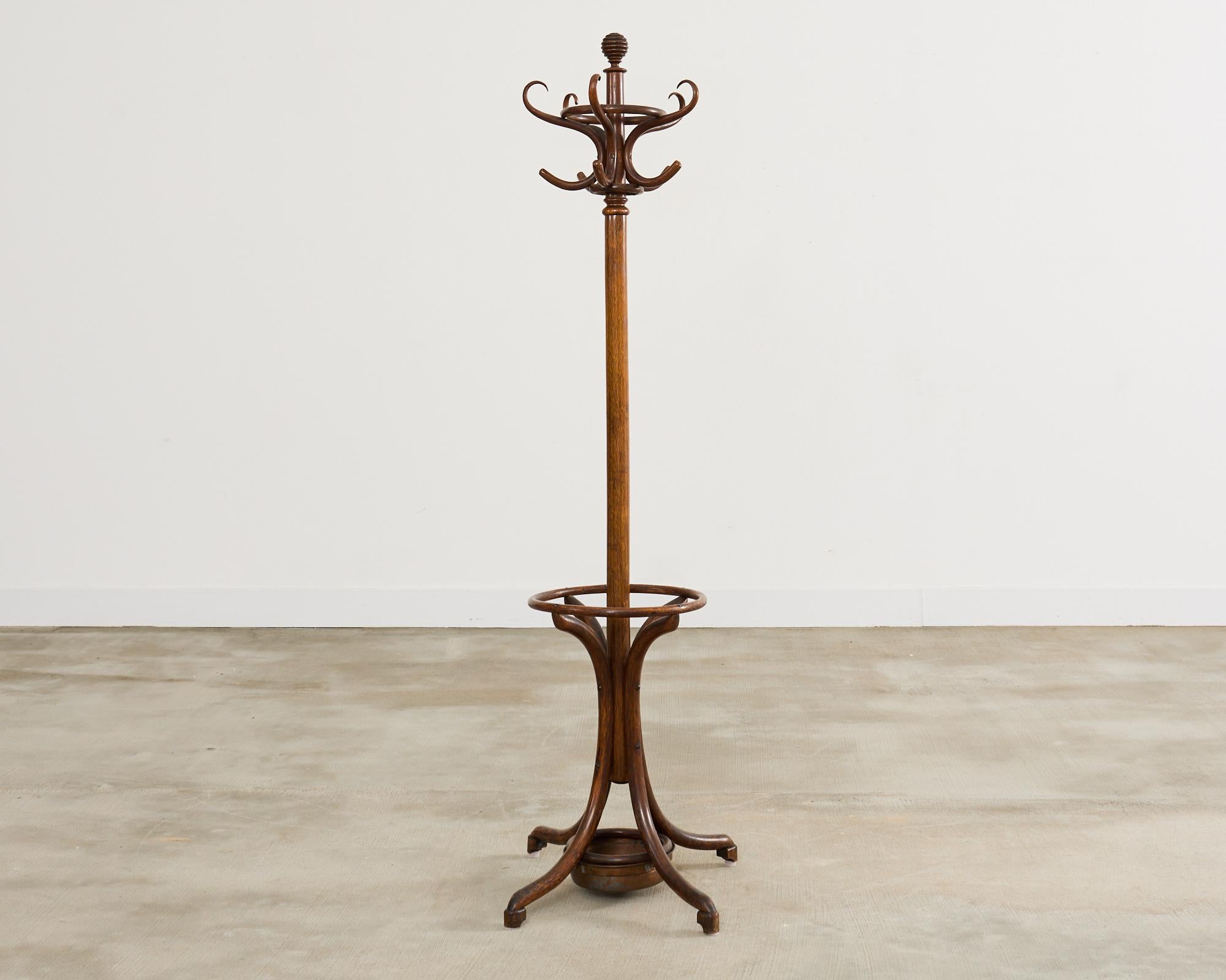 Thonet Kleinderstander Porte-manteau en bois courbé Umbrella Stand en vente 8