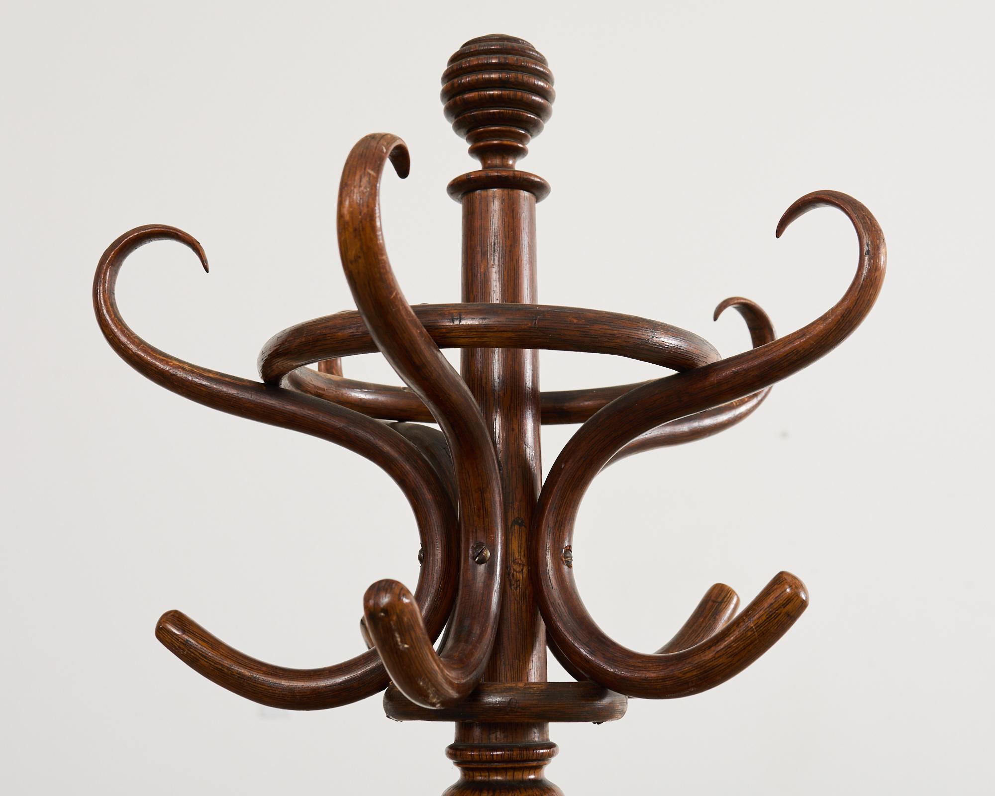 Art nouveau Thonet Kleinderstander Porte-manteau en bois courbé Umbrella Stand en vente