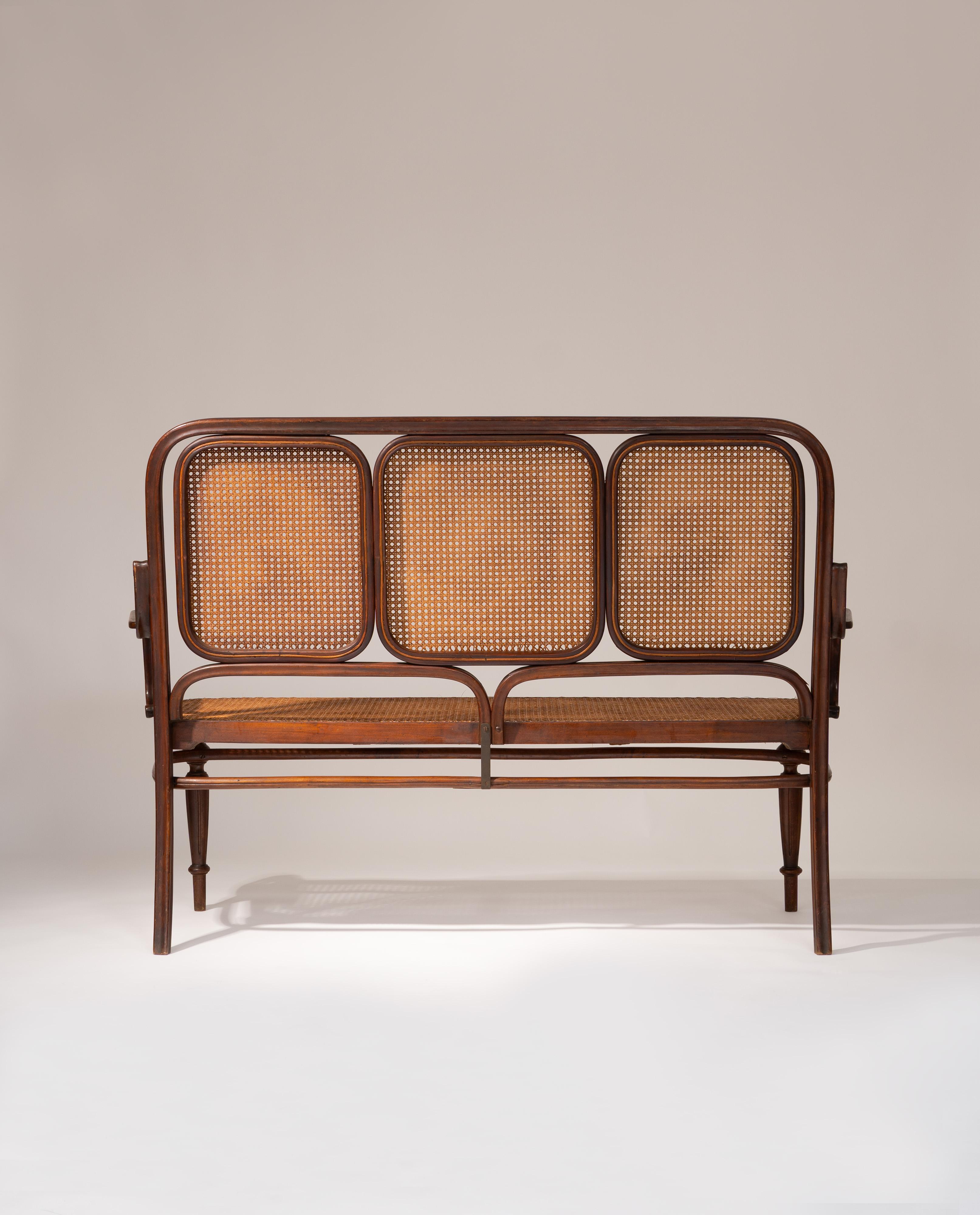 Thonet Late 19th-Century Bentwood Bench with Cane Webbing Art Nouveau en venta
