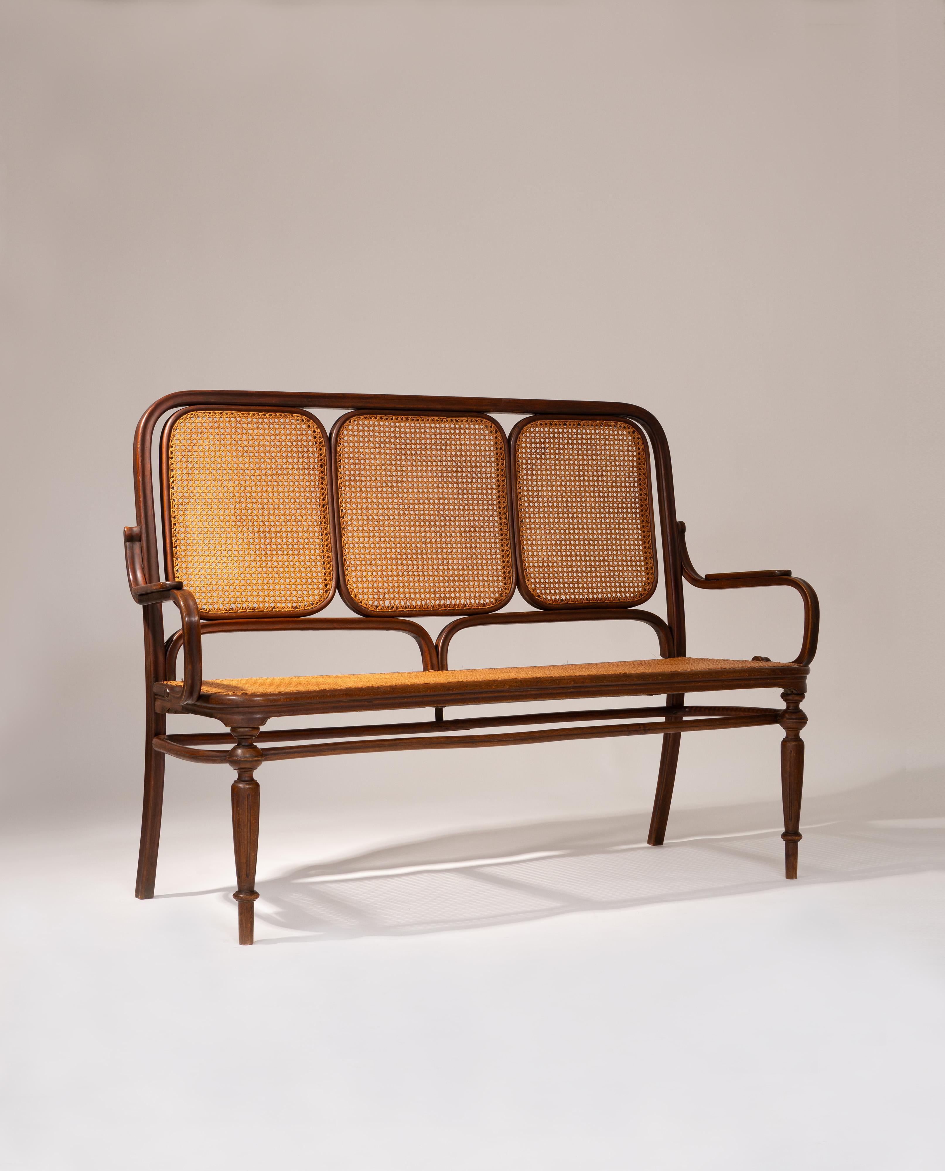 Thonet Late 19th-Century Bentwood Bench with Cane Webbing Carpintería en venta