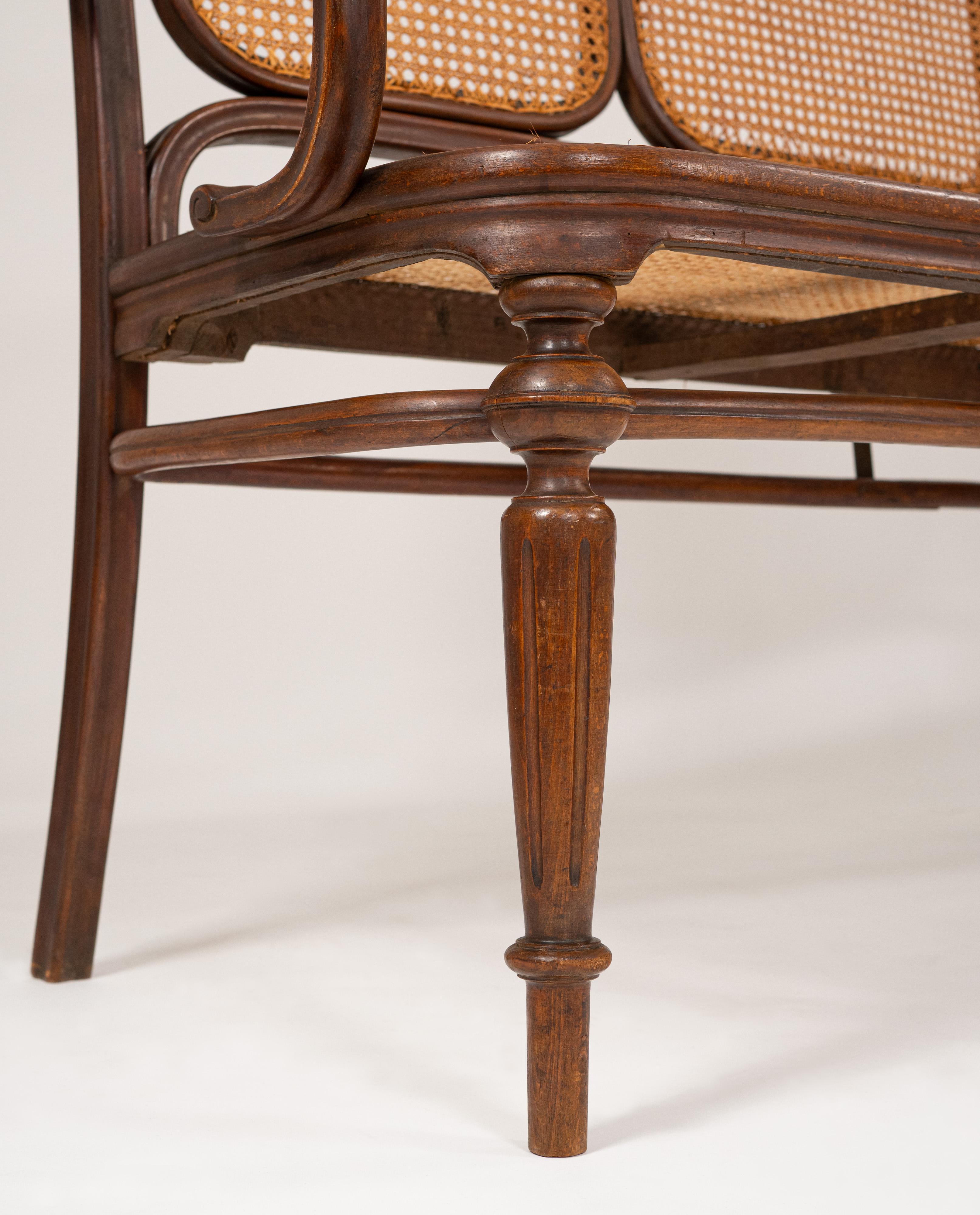 Thonet Late 19th-Century Bentwood Bench with Cane Webbing siglo XIX en venta