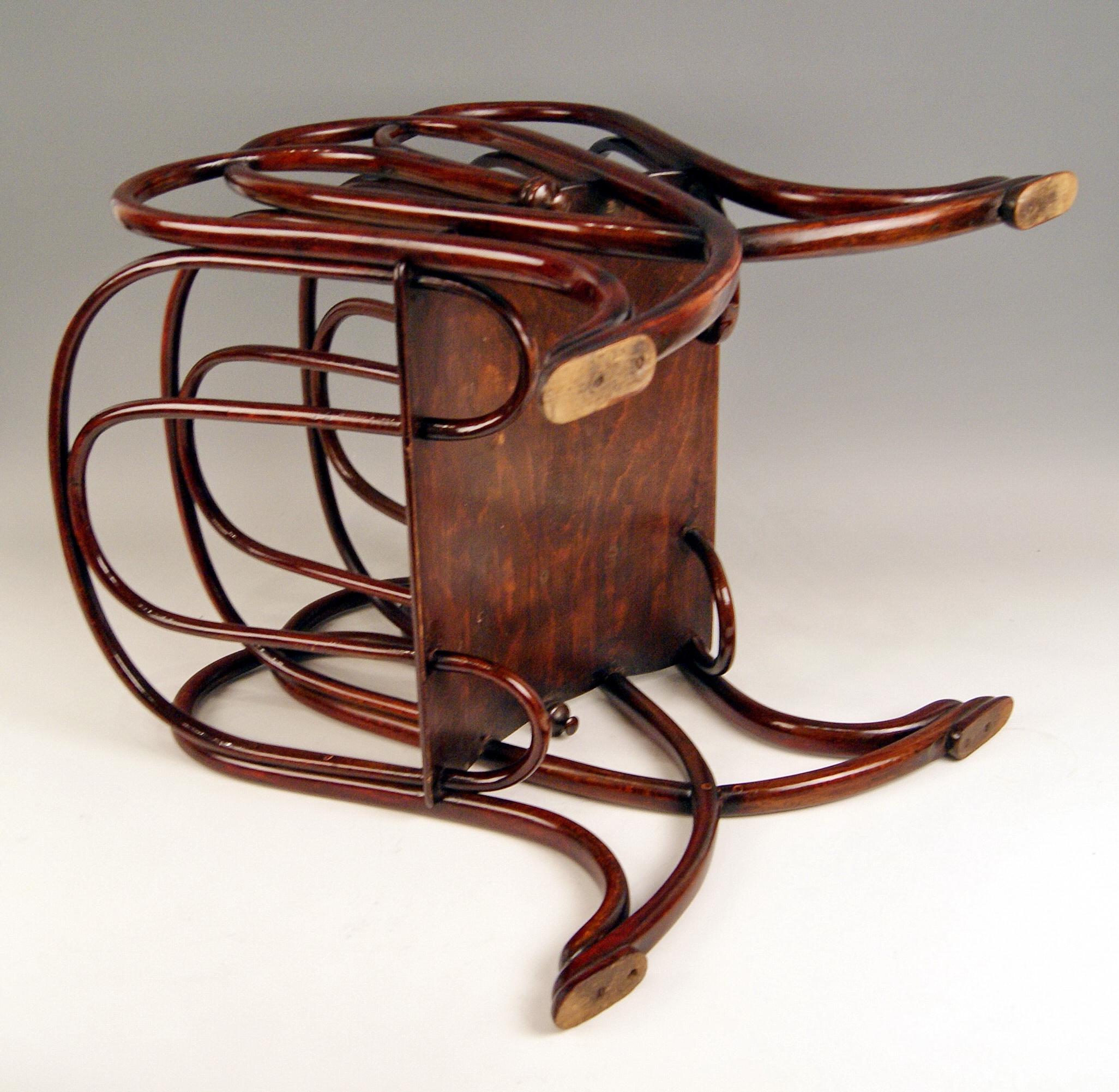Thonet Magazine Rack Stand Beechwood Mahogany Stained Model 11801, circa 1904 In Excellent Condition In Vienna, AT