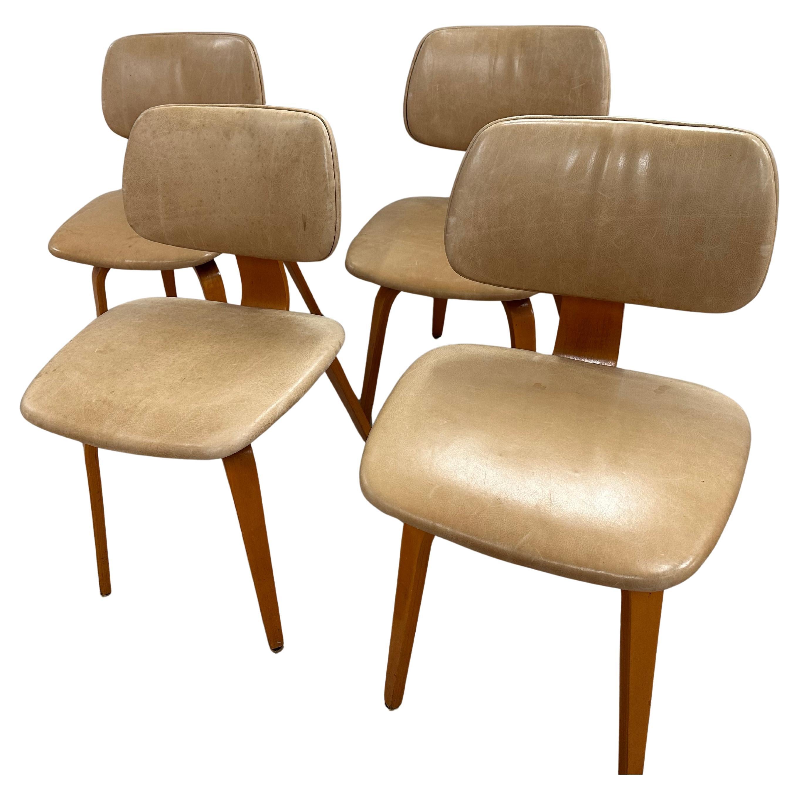 Set of Three Thonet 1216-S17-B1 Bent Plywood Saddle Seat Dining