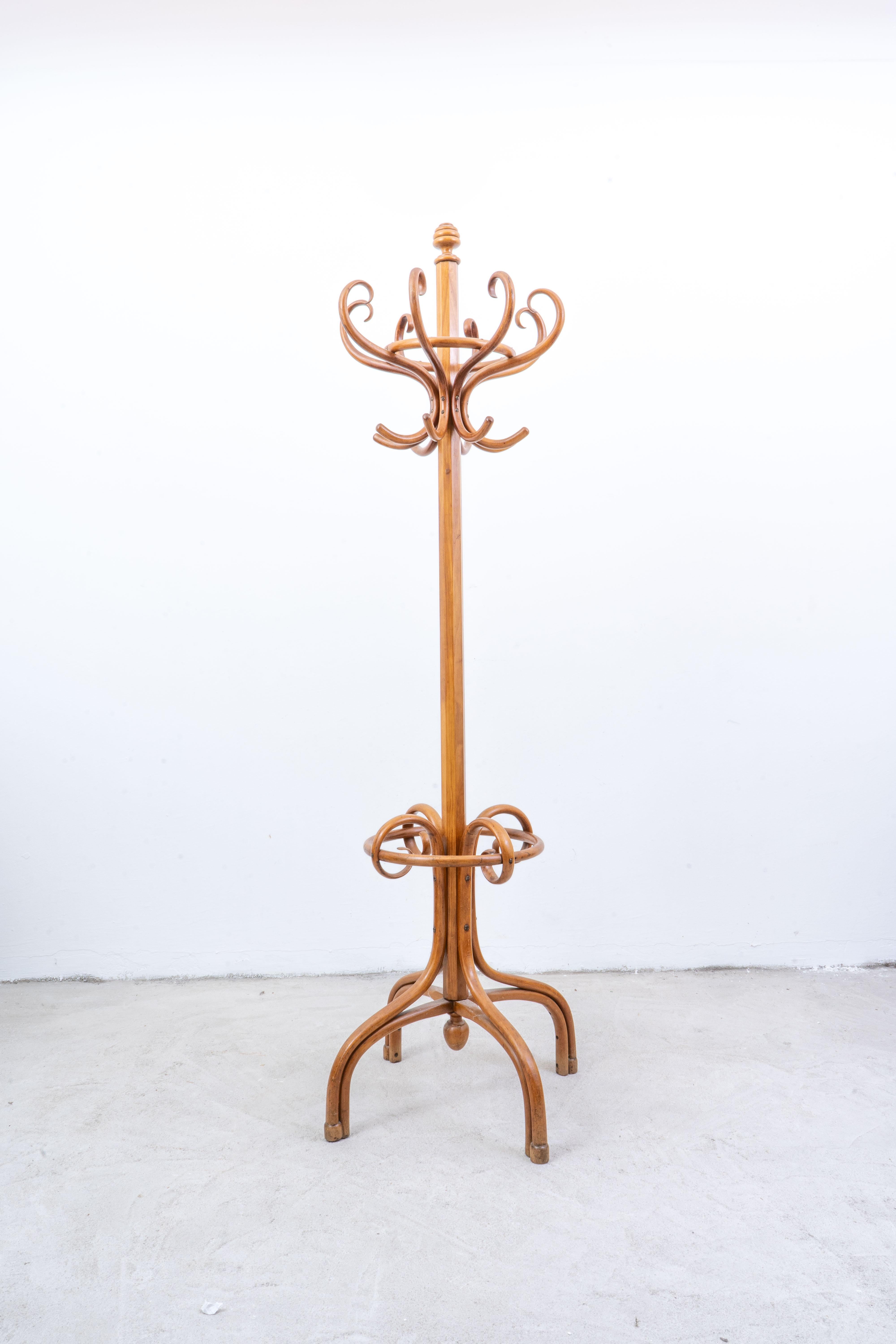 This elegant Thonet Coat Rack Nr. 1, crafted in the early 1900s, exemplifies the iconic bentwood craftsmanship of the renowned Thonet brand. Standing at an impressive 203 cm in height, with a width and depth of 54 cm, it is fashioned from light