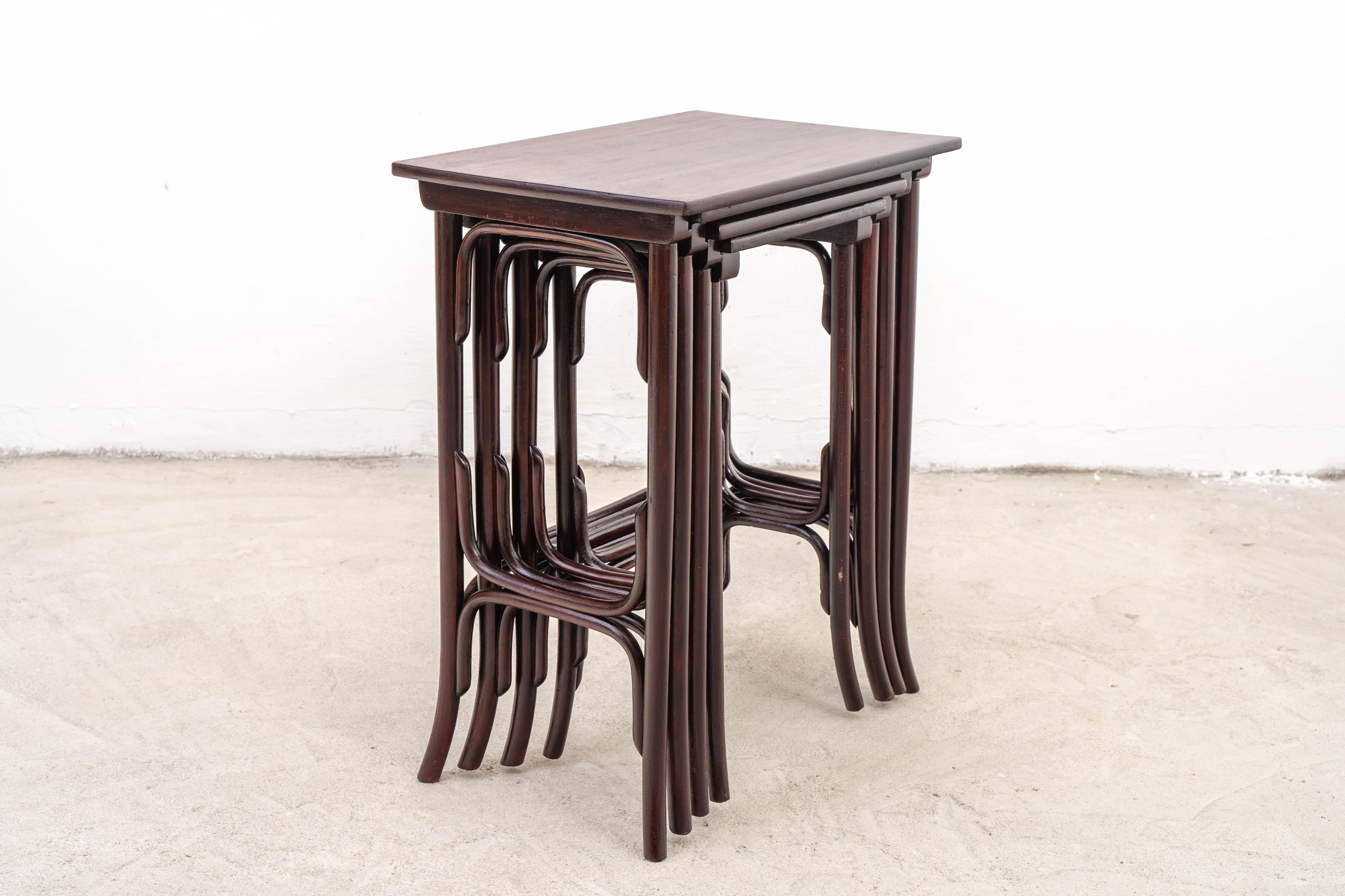 Art Nouveau Thonet - Michael Thonet - Nesting tables - No. 10 - Beech For Sale