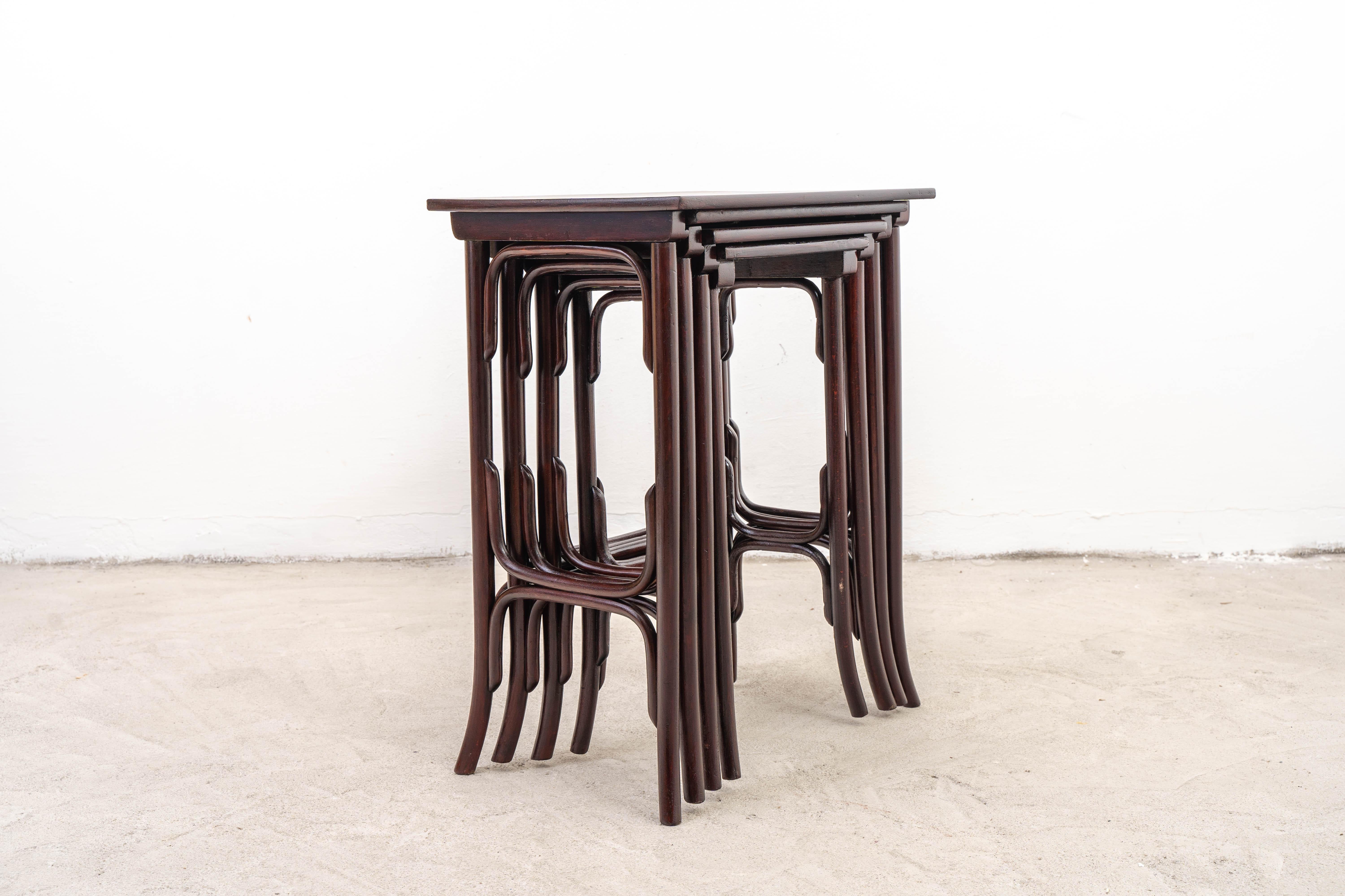 Thonet - Michael Thonet - Nesting tables - No. 10 - Beech In Excellent Condition For Sale In Budapest, HU